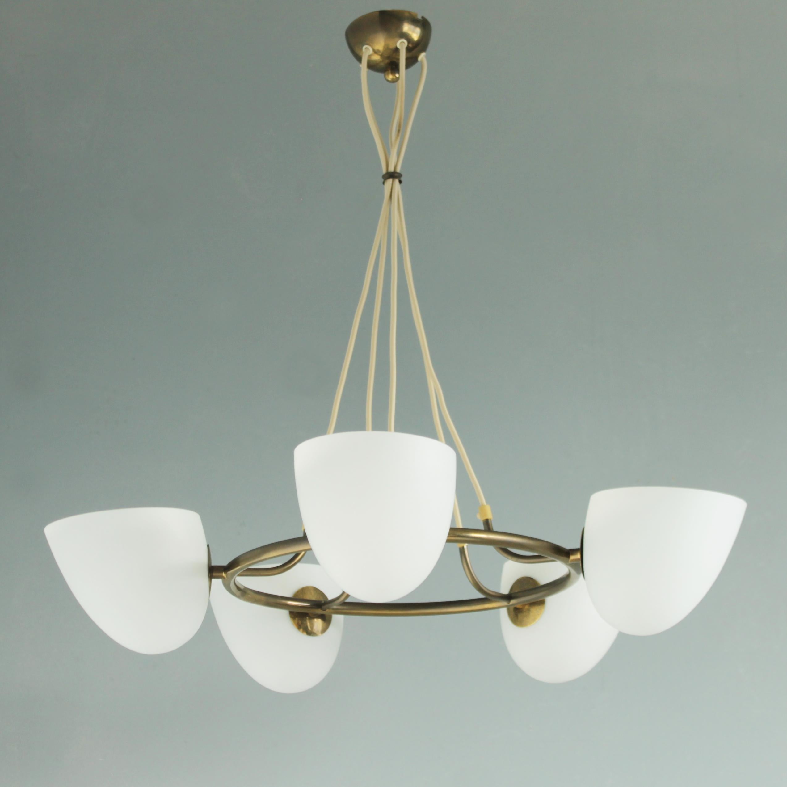 Mid Century five-light chandelier in brass and glass, probably from the Swedish designer Hans Bergstrom. Scandinavian elegant chandelier, not to large with an atmospheric light. Measurements: from ceiling till drop: about 29,9 in. (76 cm), total