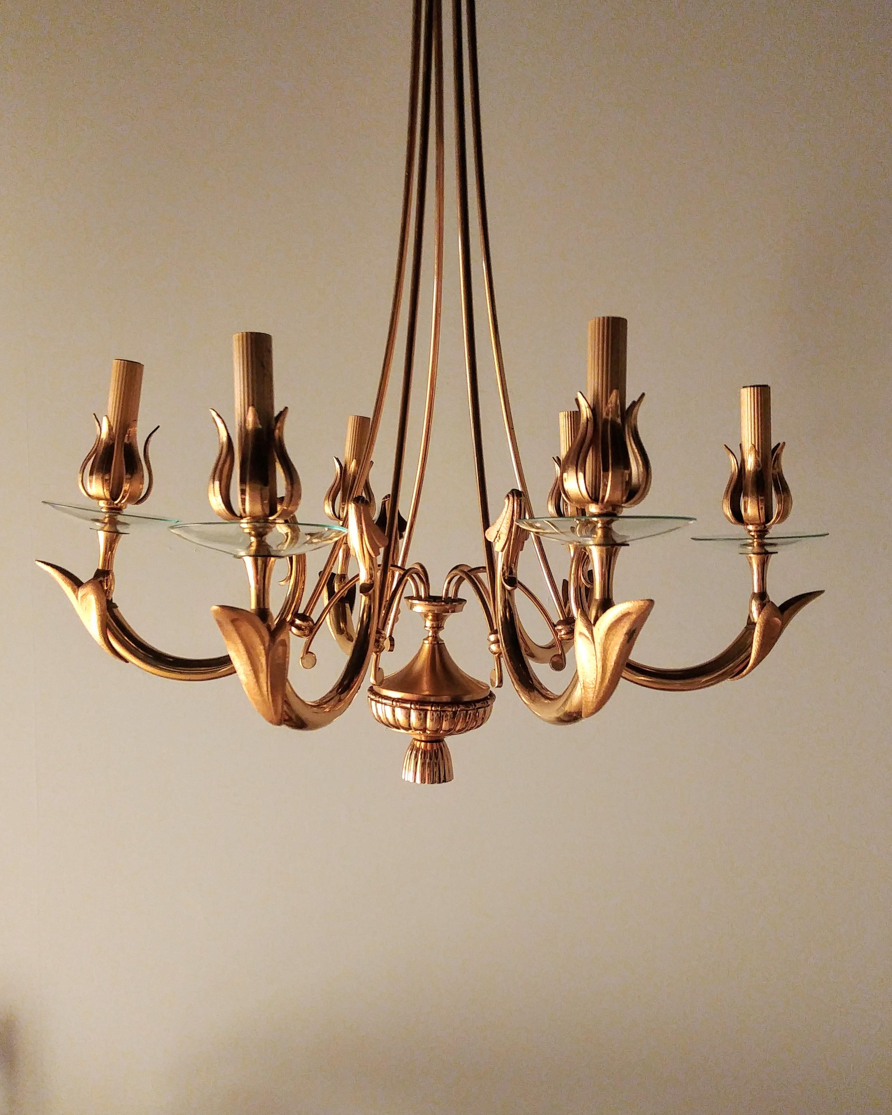 Lustre du milieu du siècle dernier en laiton attribué à Oscar Torlasco Italie années 1960 en vente 4