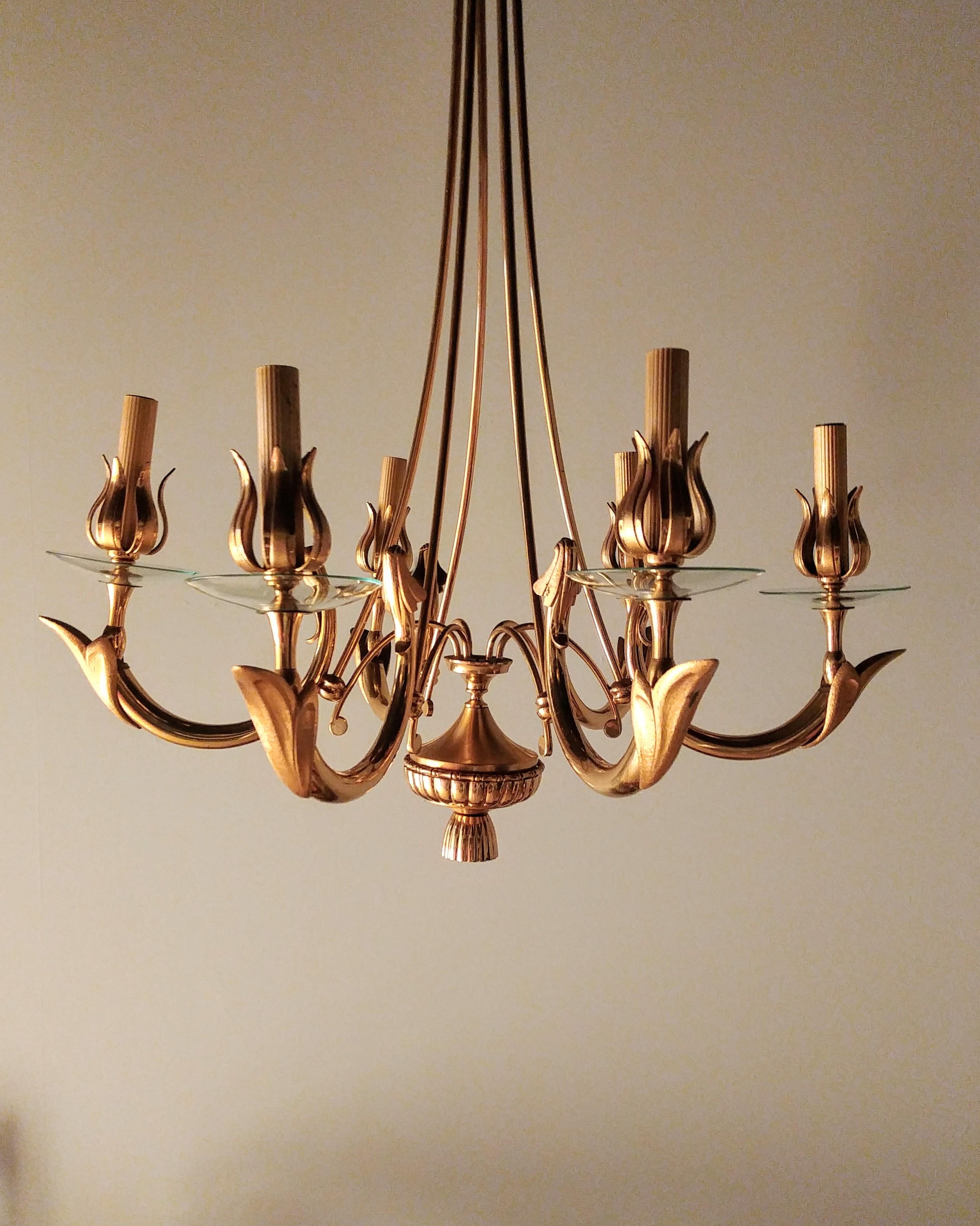 Midcentury Chandelier Brass Glass Attributed to Oscar Torlasco Italy 1960s For Sale 5