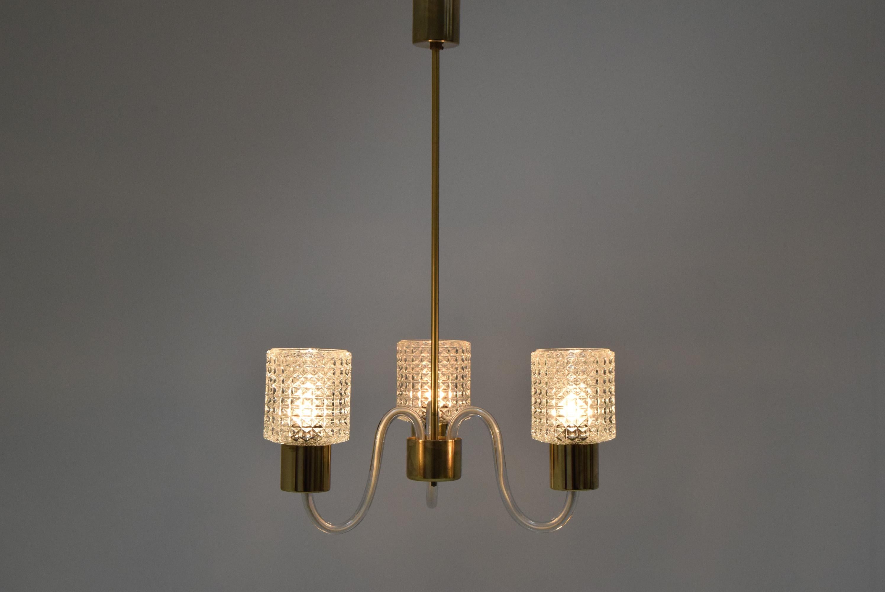 Made in Czechoslovakia
Made of Glass and Brass
Re-Polished
With Aged Patina
3x40W, E27 or E26 Bulb
Good Original Condition
US Wiring Compatible.
 