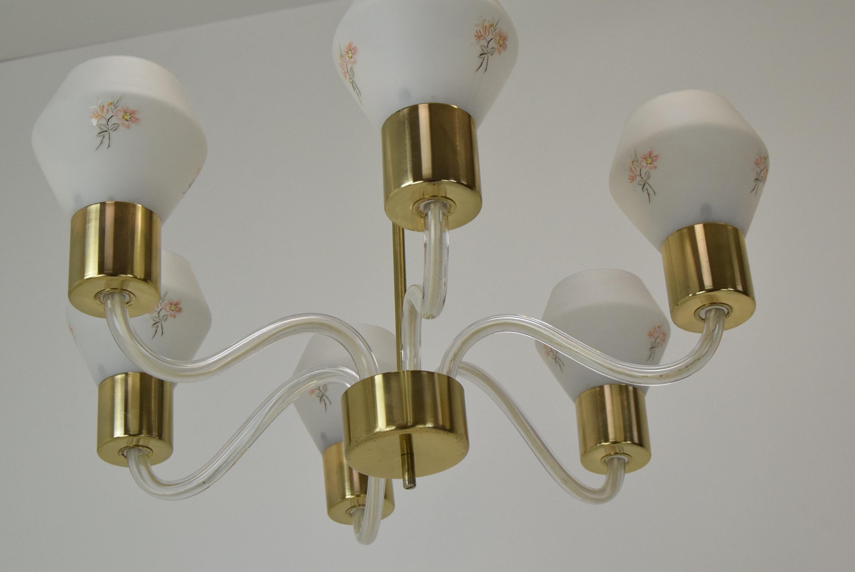 Lampadario di metà secolo/Kamenicky Senov, 1960 In condizioni buone in vendita a Praha, CZ