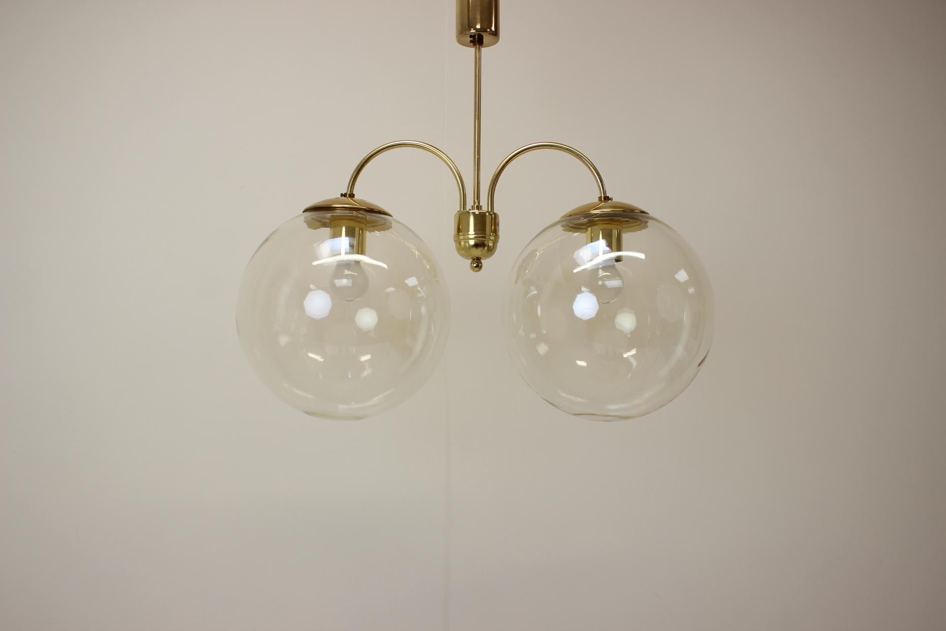 Made in Czechoslovakia
Made of glass, brass
With aged patina
2x E27 or E26 bulb
Re-polished
Fully functional
Good original condition
US wiring compatible.
