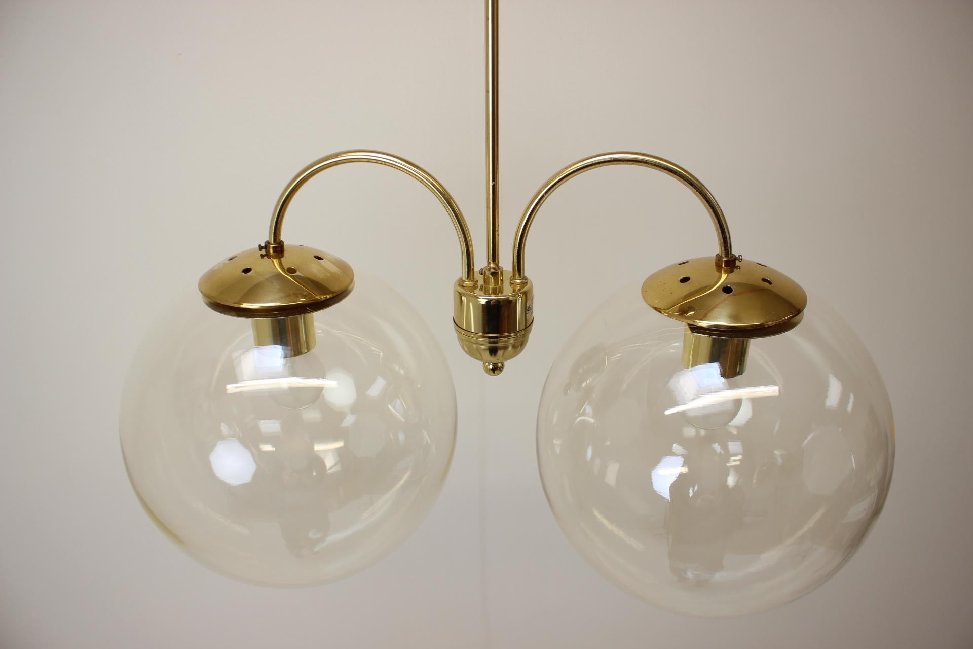 Lampadario di metà secolo Kamenicky Senov, anni '70 In condizioni buone in vendita a Praha, CZ
