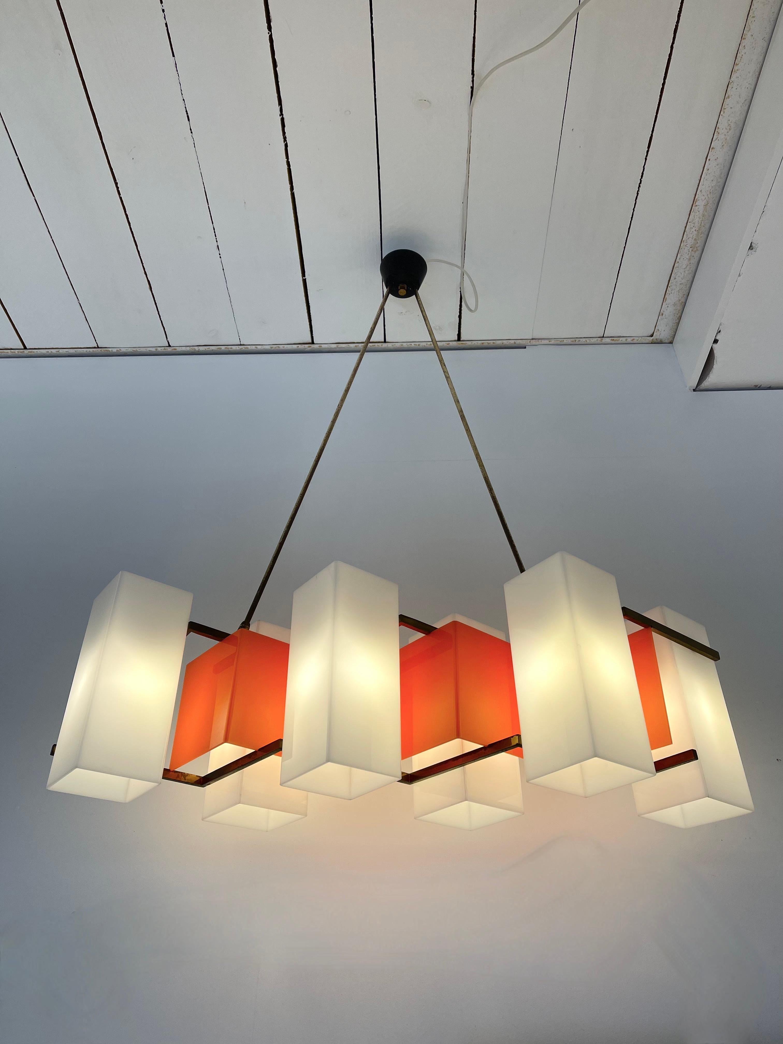 Mid-Century Chandelier Lucite and Brass by Stilux Milano, Italy, 1960s In Good Condition In SAINT-OUEN, FR