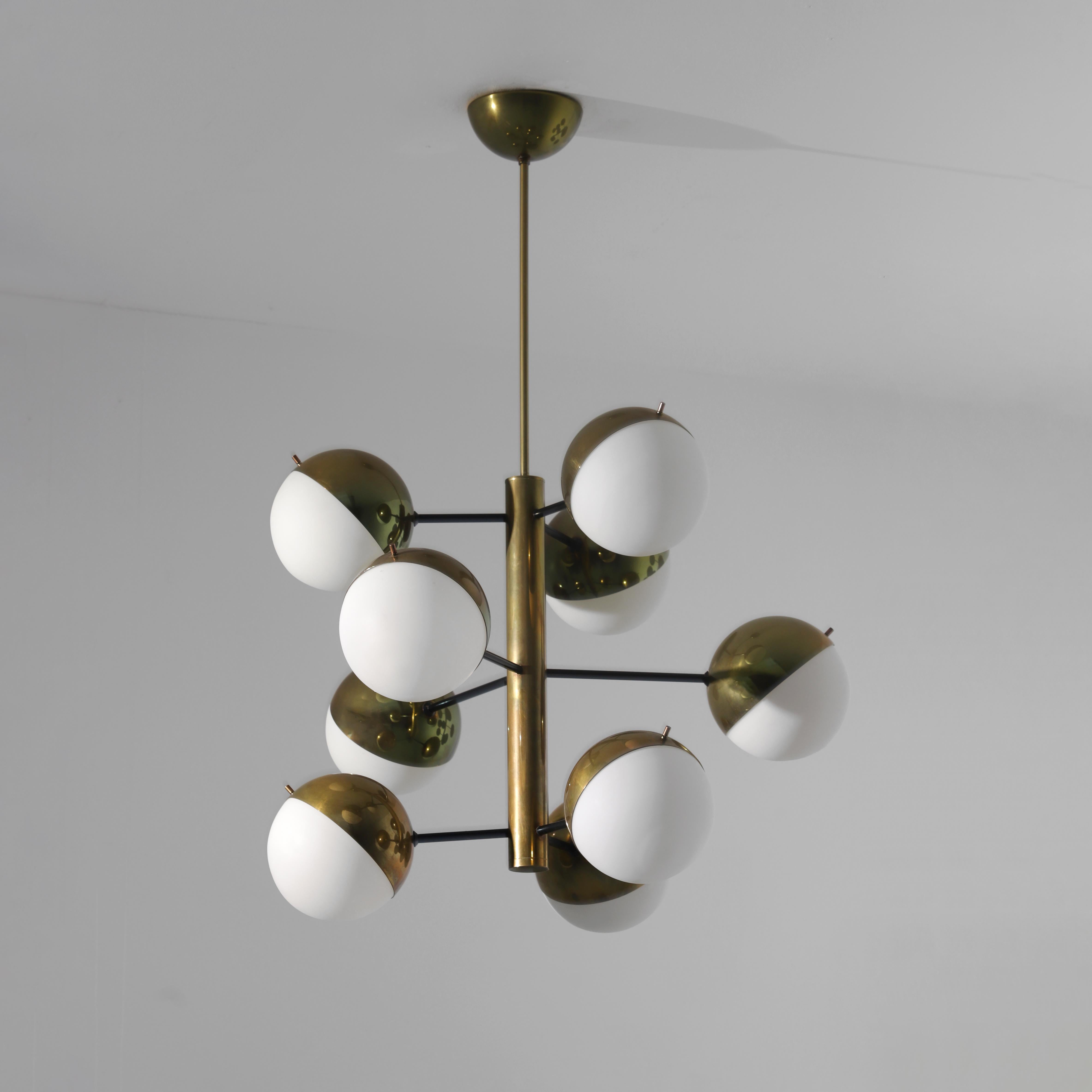 Stilnovo was an Italian design and lighting company founded in 1946 by Bruno Gatta. The company became known for its modern approach to lighting and gained attention both in Italy and abroad.

This chandelier, model 1129, was produced in the 1950s