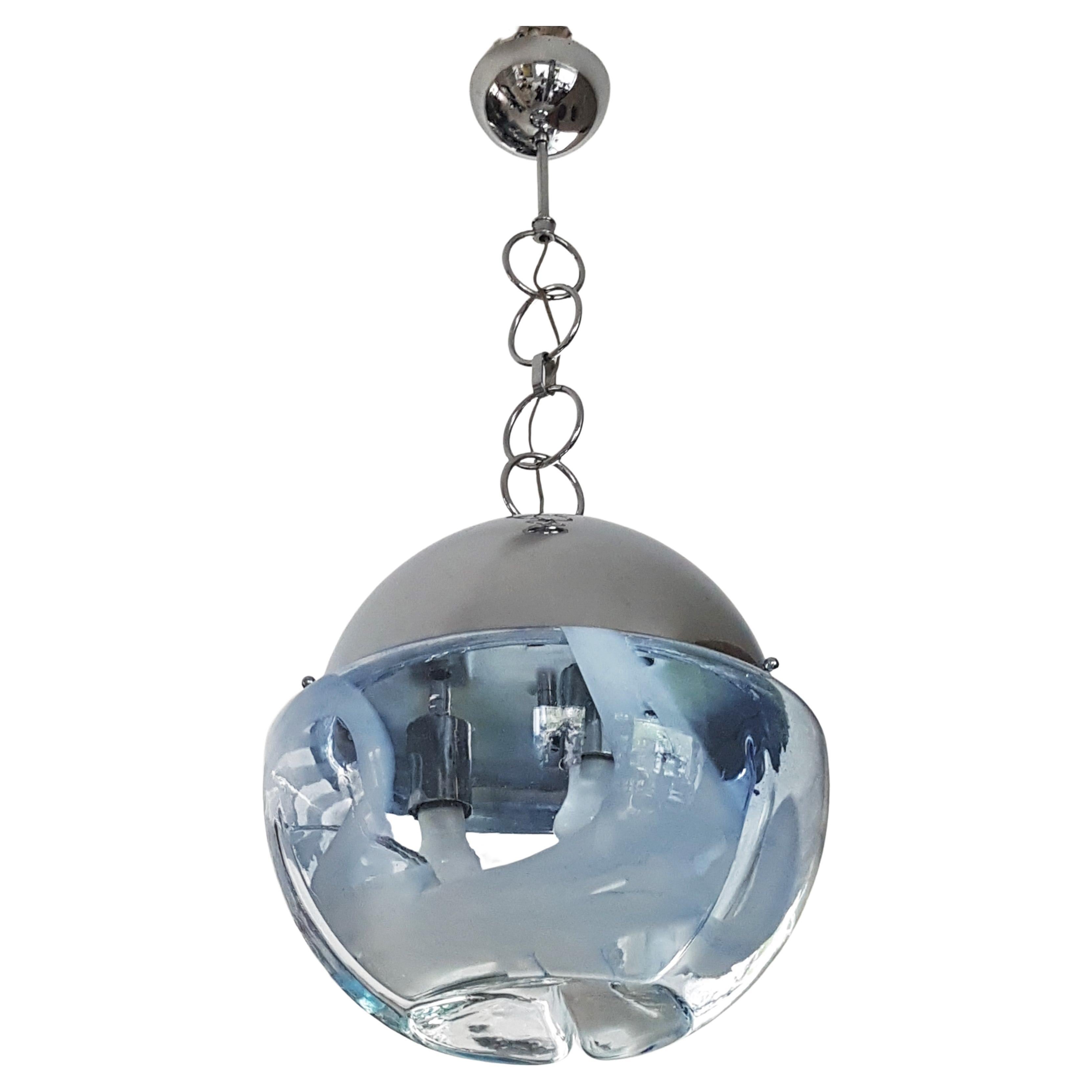 Lustre à suspension mi-siècle en verre opalescent chromé de Mazzega, Italie, années 1960 en vente