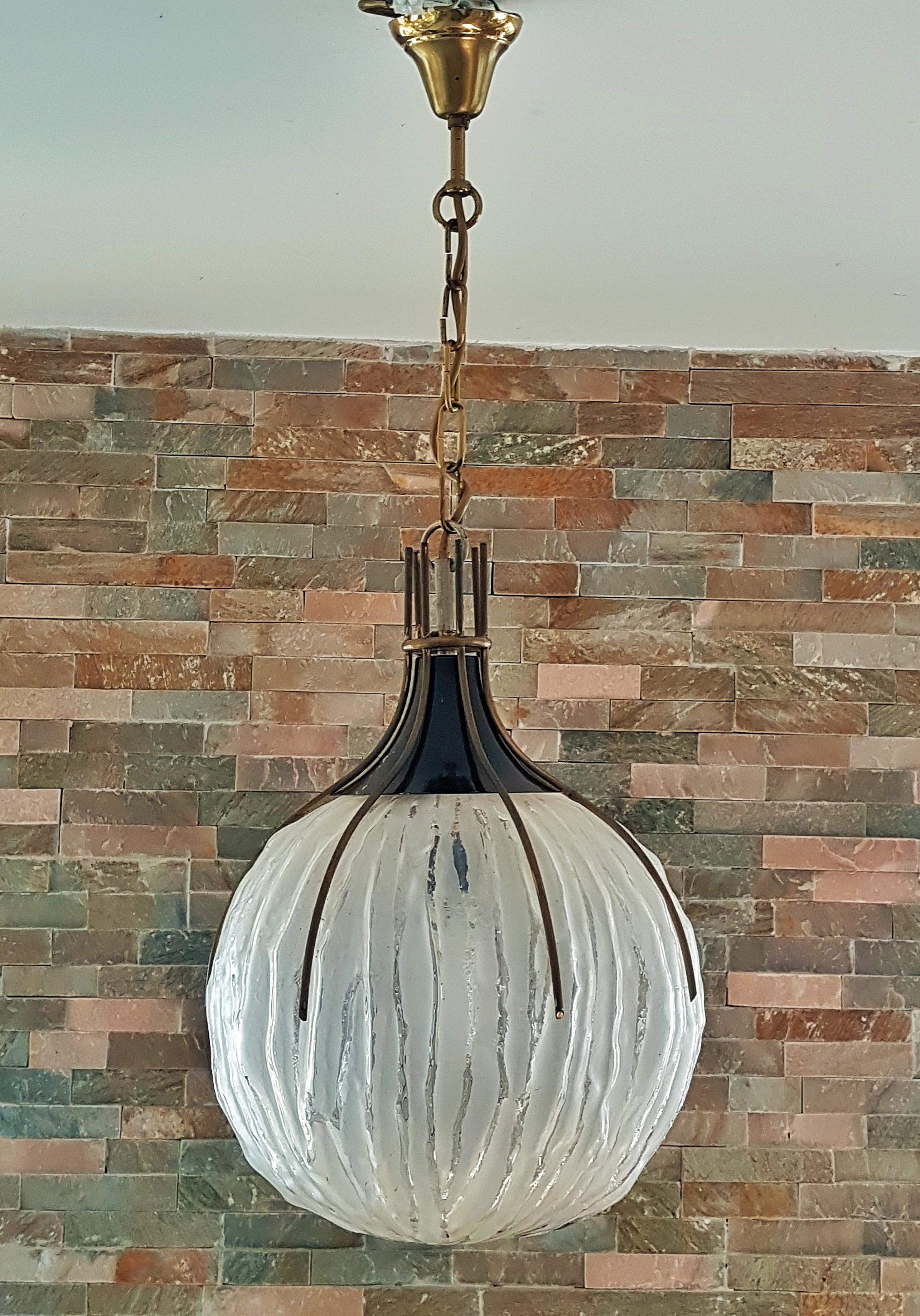 Mid-Century Chandelier Pendant Frosted Glass, Brass by Angelo Brotto, Italy 1960 In Good Condition For Sale In Saarbruecken, DE