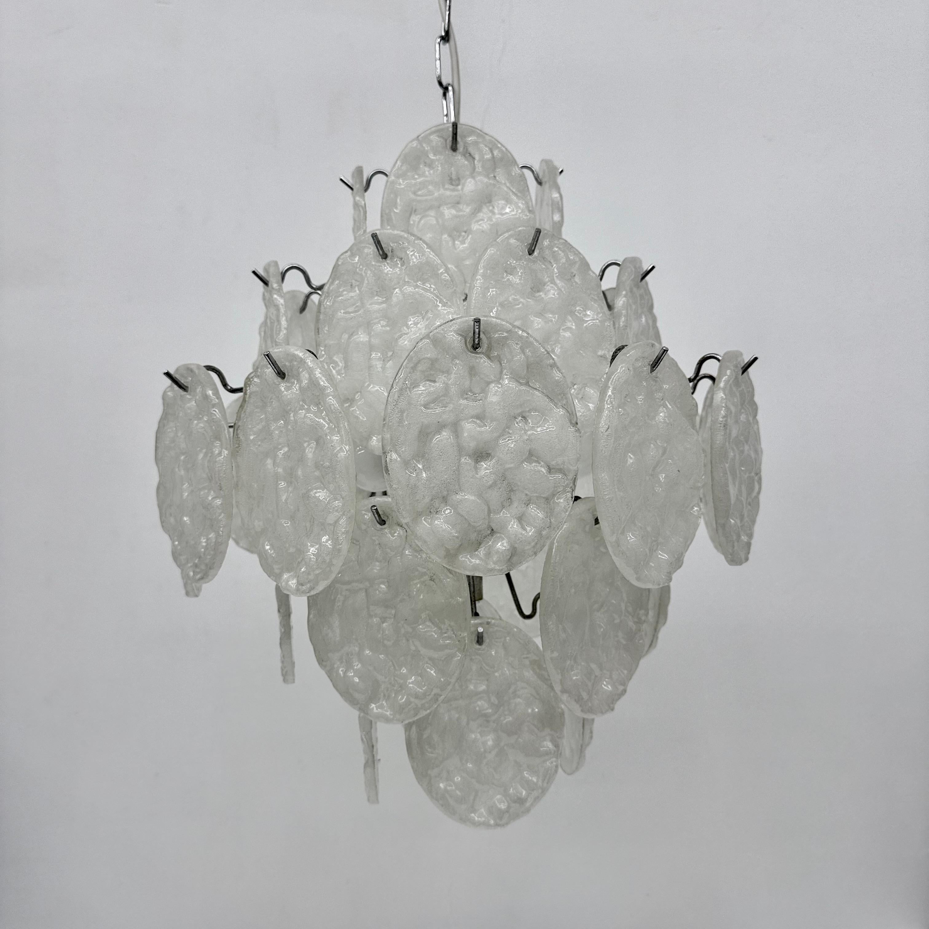 Lampadario di metà secolo con dischi di lucite, anni '70 in vendita 12