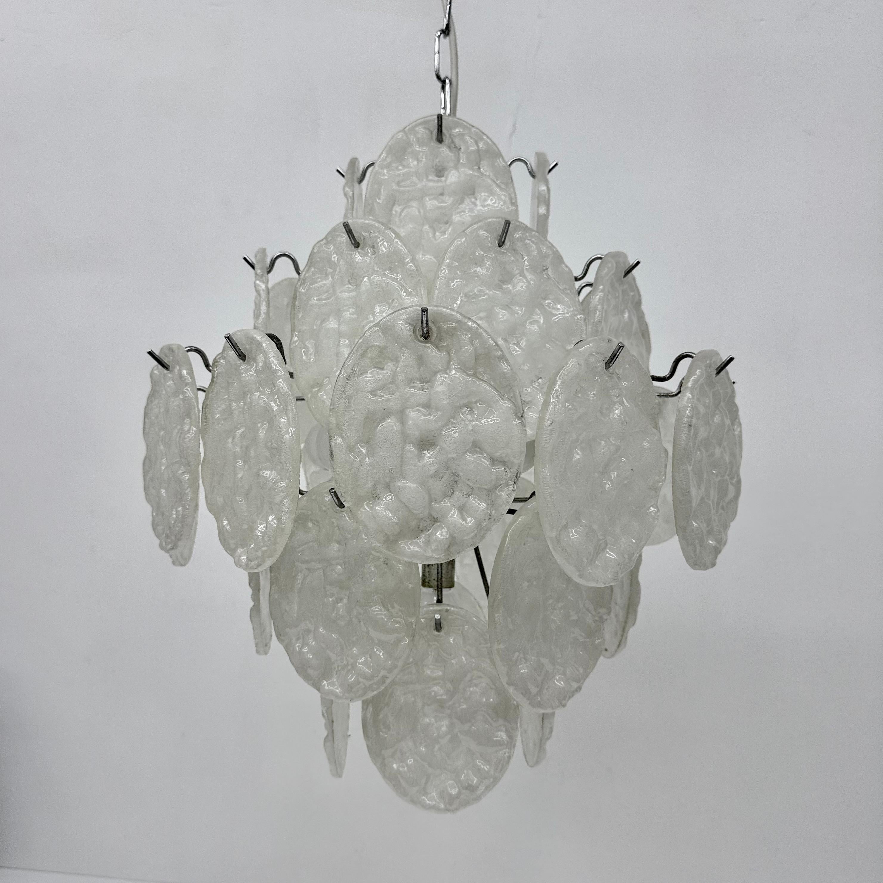 Lampadario di metà secolo con dischi di lucite, anni '70 in vendita 13