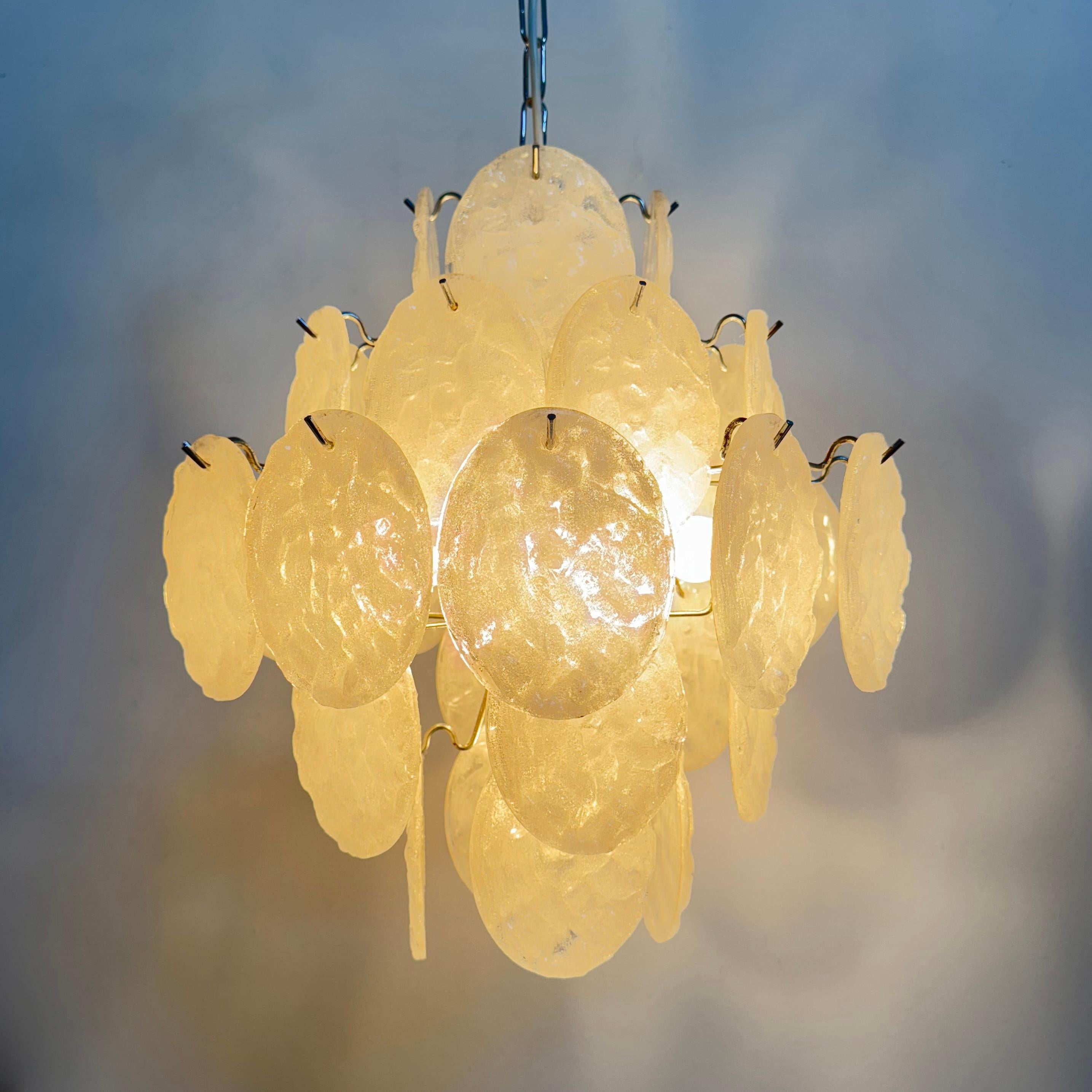 Mid-Century moderno Lampadario di metà secolo con dischi di lucite, anni '70 in vendita