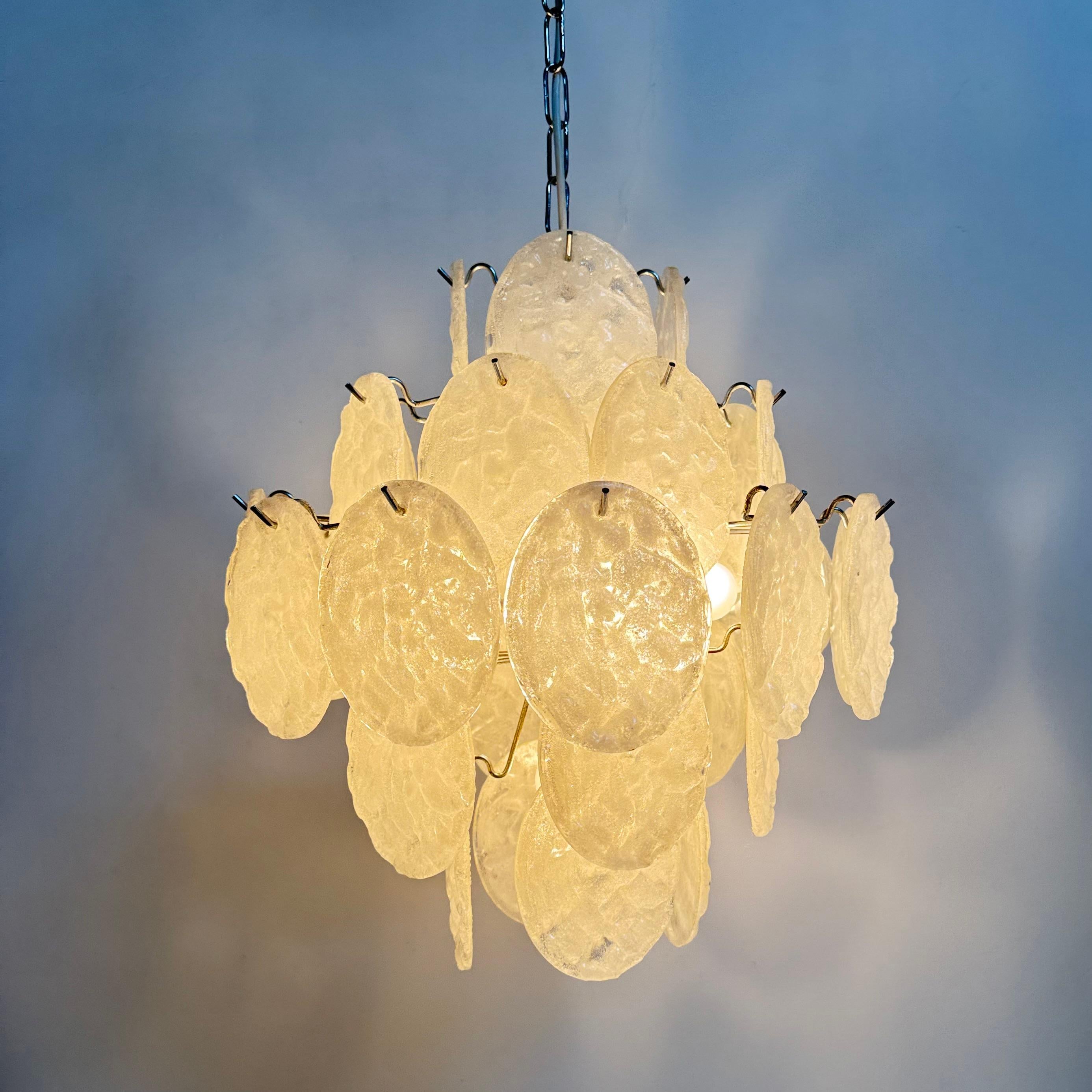 Fine XX secolo Lampadario di metà secolo con dischi di lucite, anni '70 in vendita