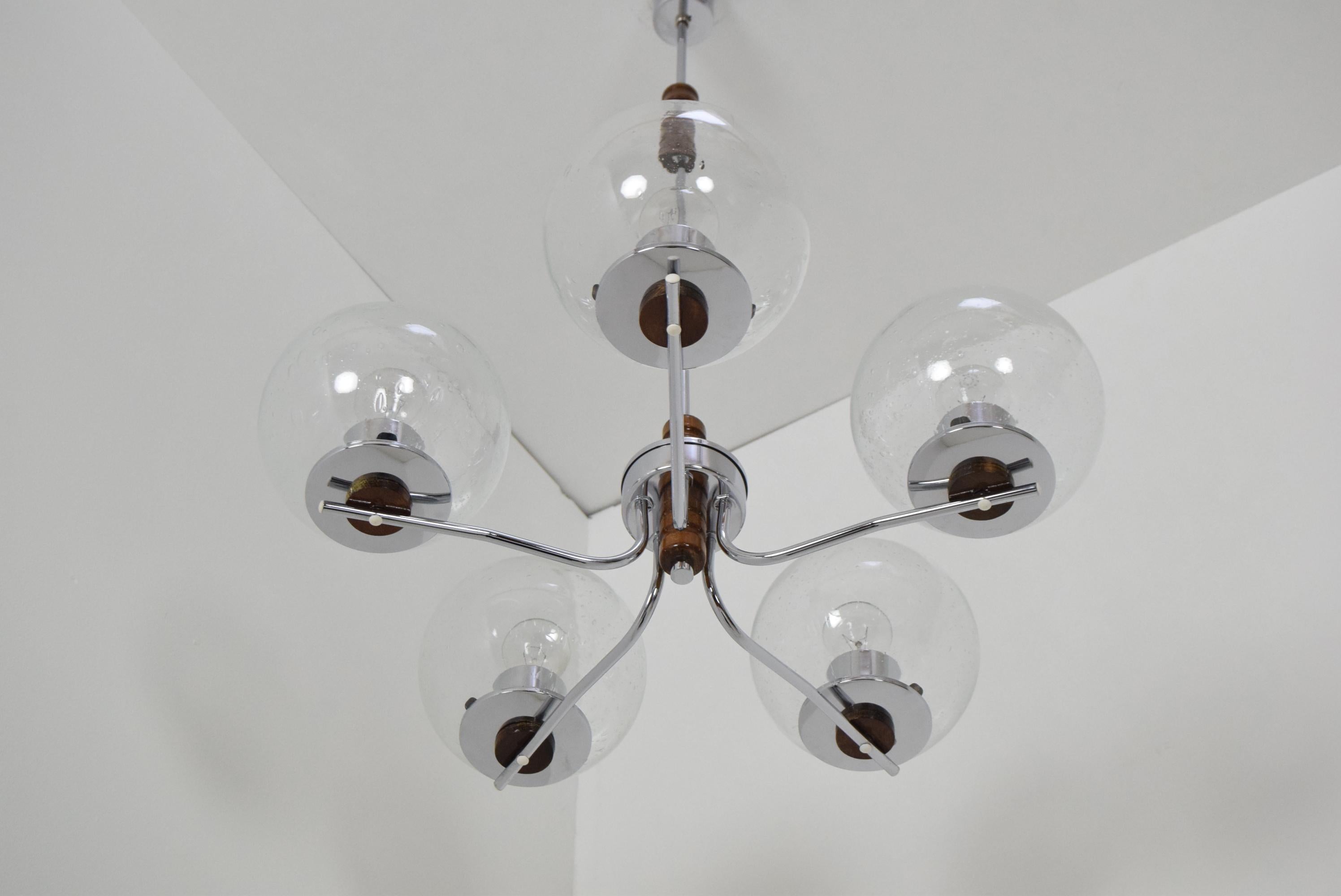 Lampadario di metà secolo, Cecoslovacchia, anni '60 in vendita 1