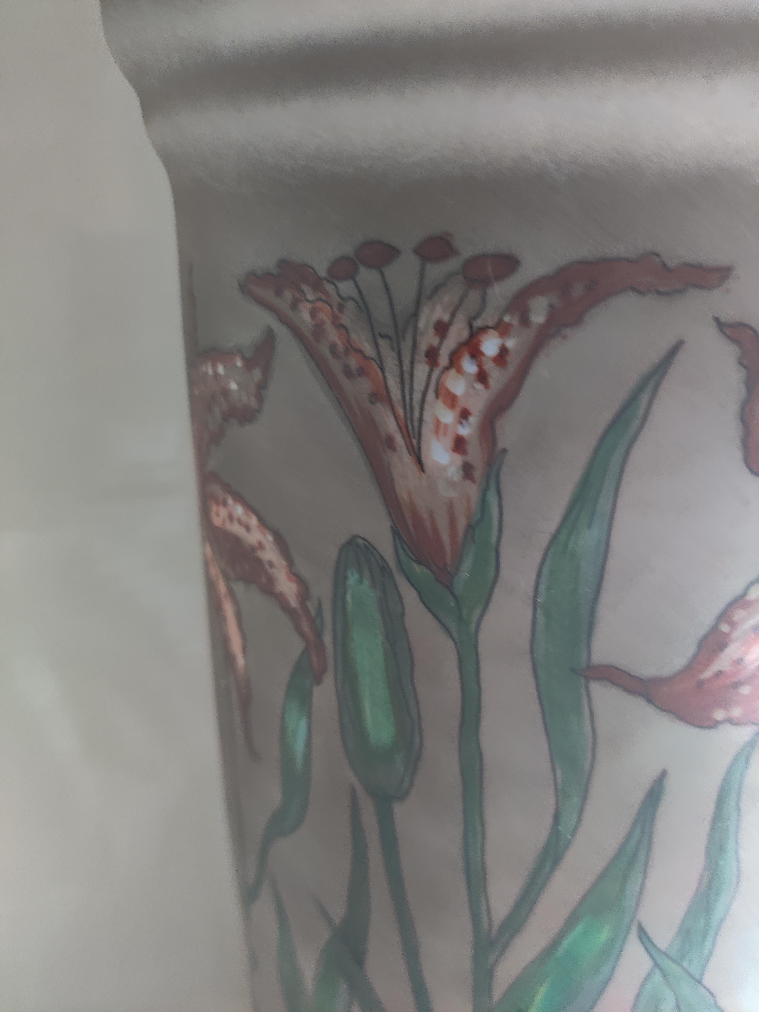 20ième siècle Lampe à fleurs de lys en porcelaine Chapman du milieu du siècle en vente