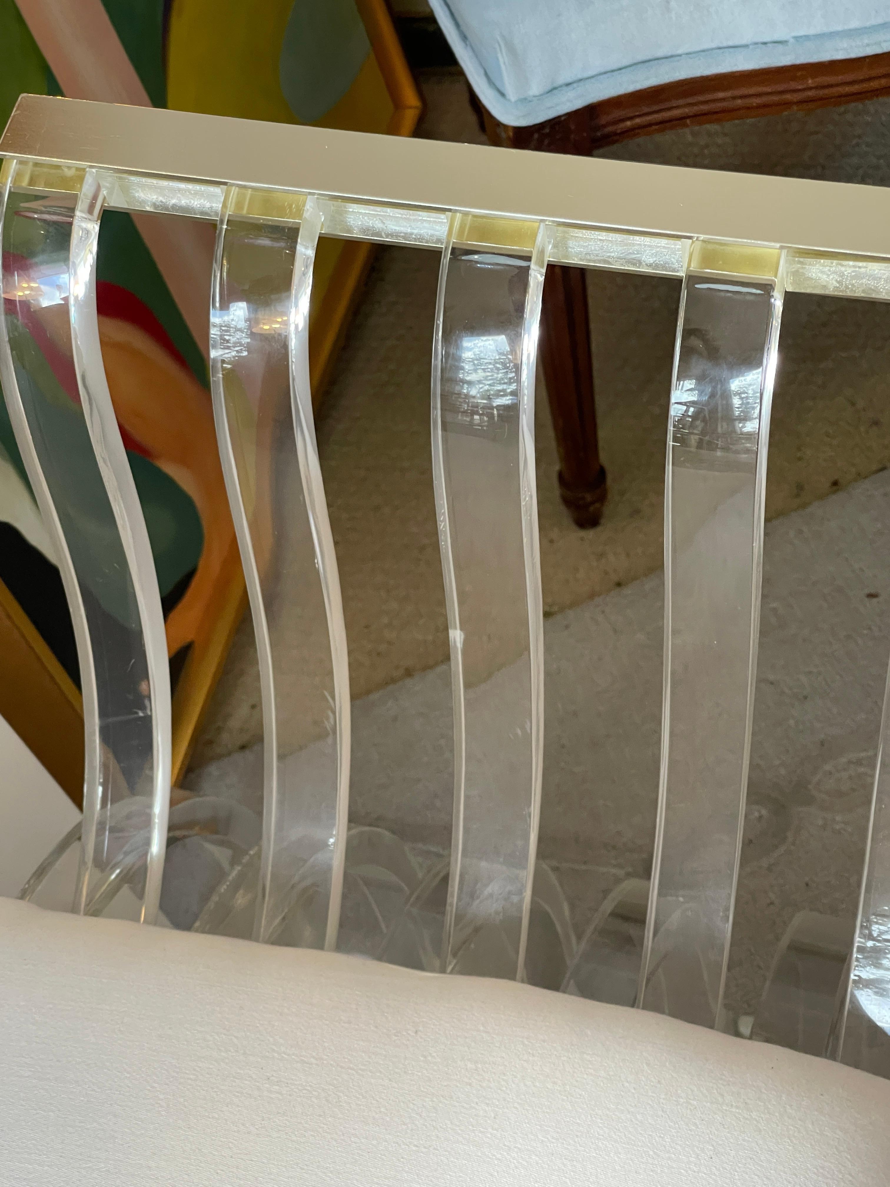 Ottone Panchina in lucite Charles Charles Jones, metà secolo, C1970 in vendita