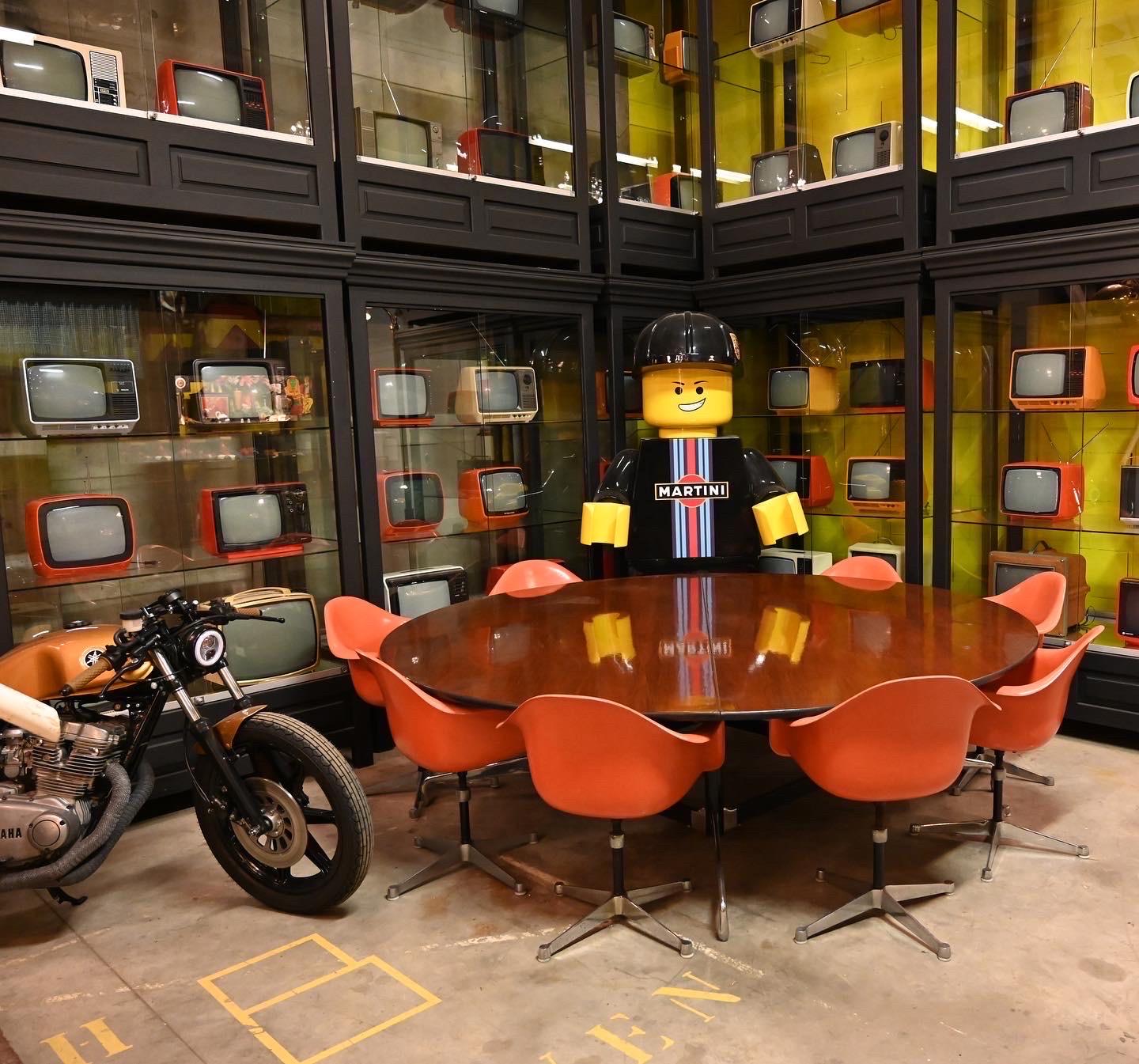 Charles Eames Shell-Stuhl aus orangefarbenem Glasfaser von Herman Miller, Mitte des Jahrhunderts  (Moderne der Mitte des Jahrhunderts) im Angebot