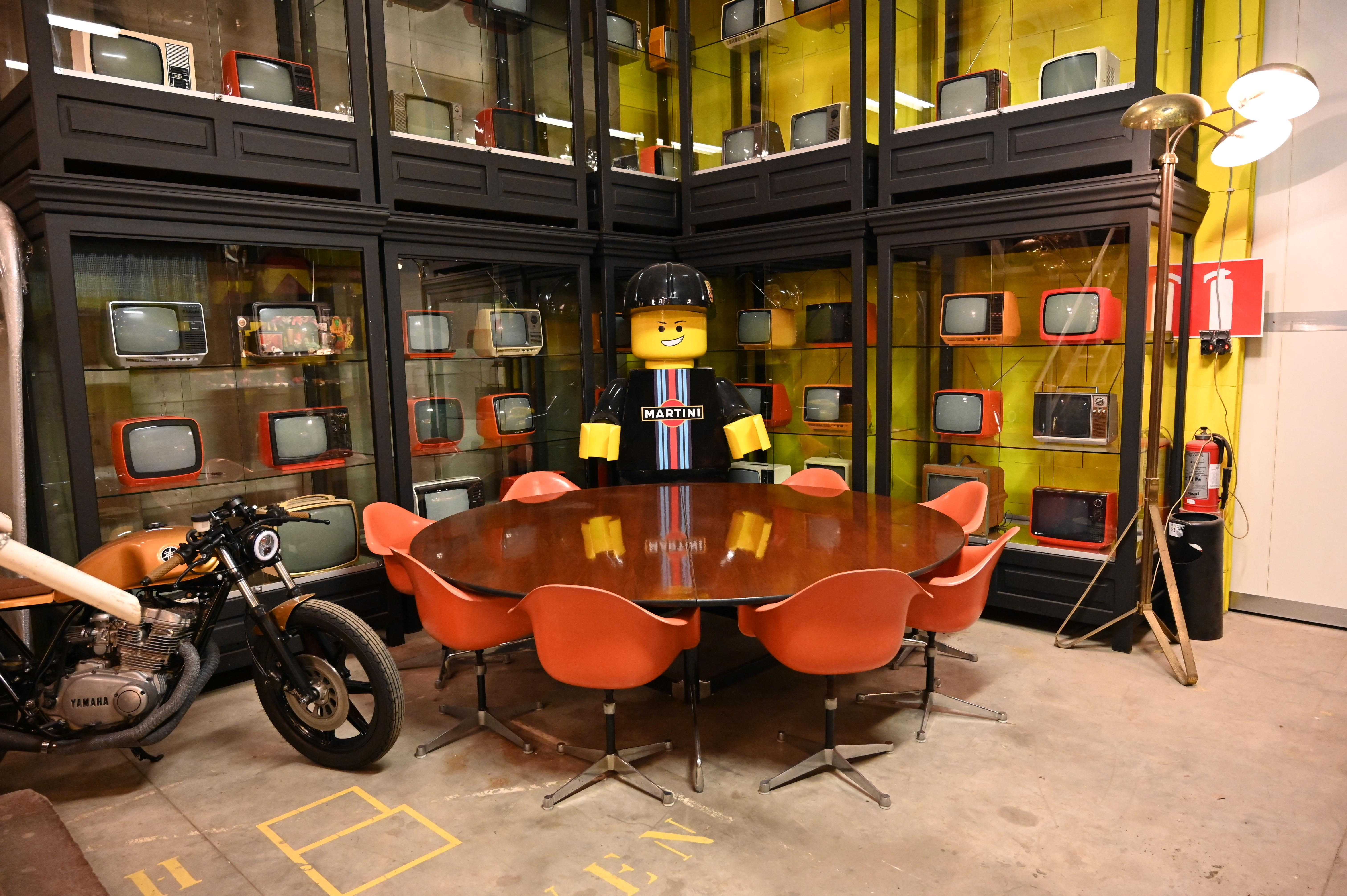 Charles Eames Shell-Stuhl aus orangefarbenem Glasfaser von Herman Miller, Mitte des Jahrhunderts  im Angebot 1