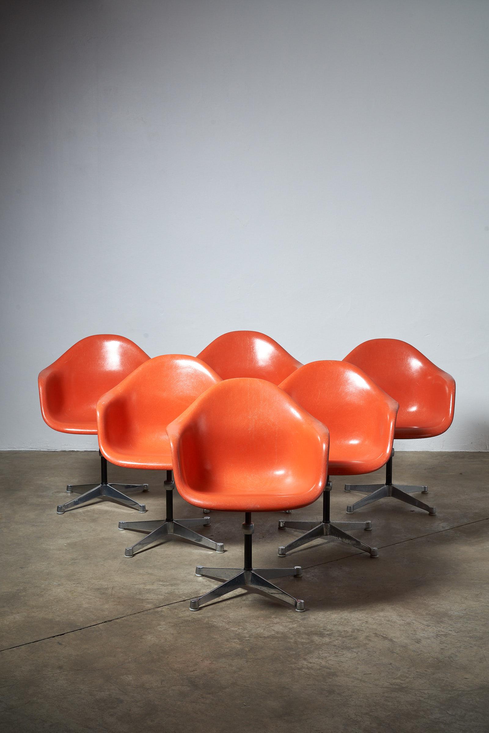 Mid-Century Charles Eames for Herman Miller Fiberglass Dining Chairs in Orange For Sale 3