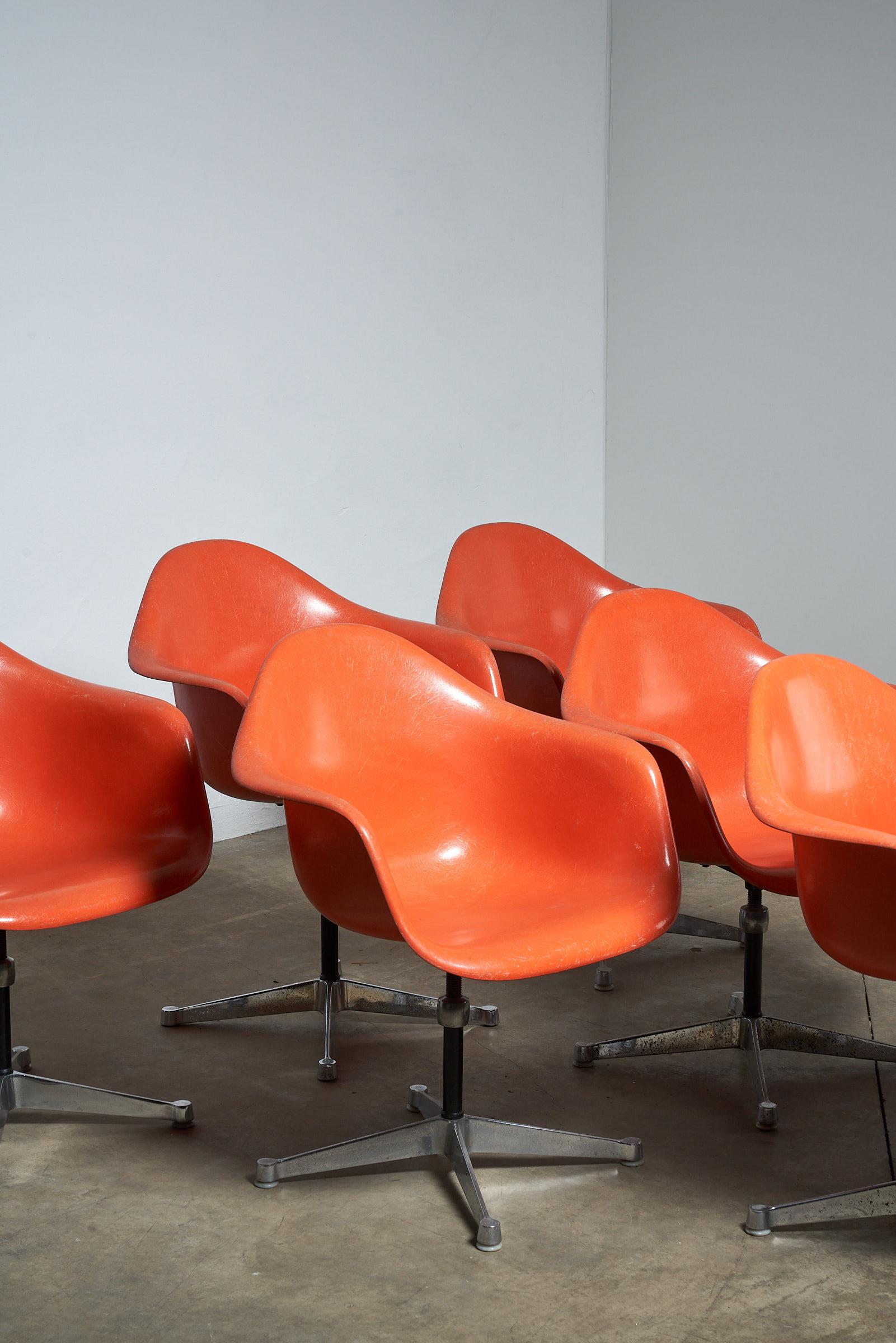 Mid-Century Charles Eames for Herman Miller Fiberglass Dining Chairs in Orange For Sale 4