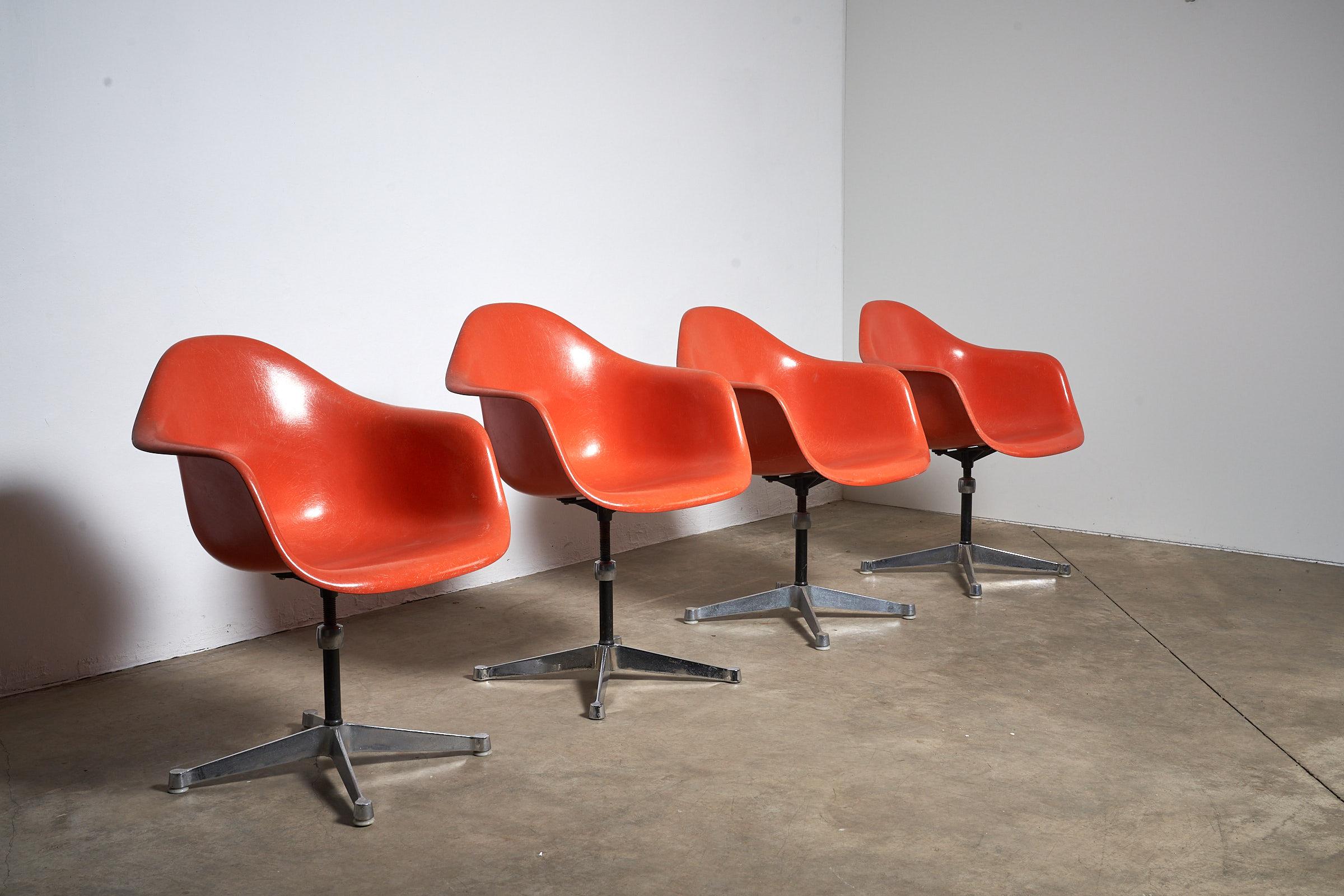 Mid-Century Charles Eames for Herman Miller Fiberglass Dining Chairs in Orange For Sale 6