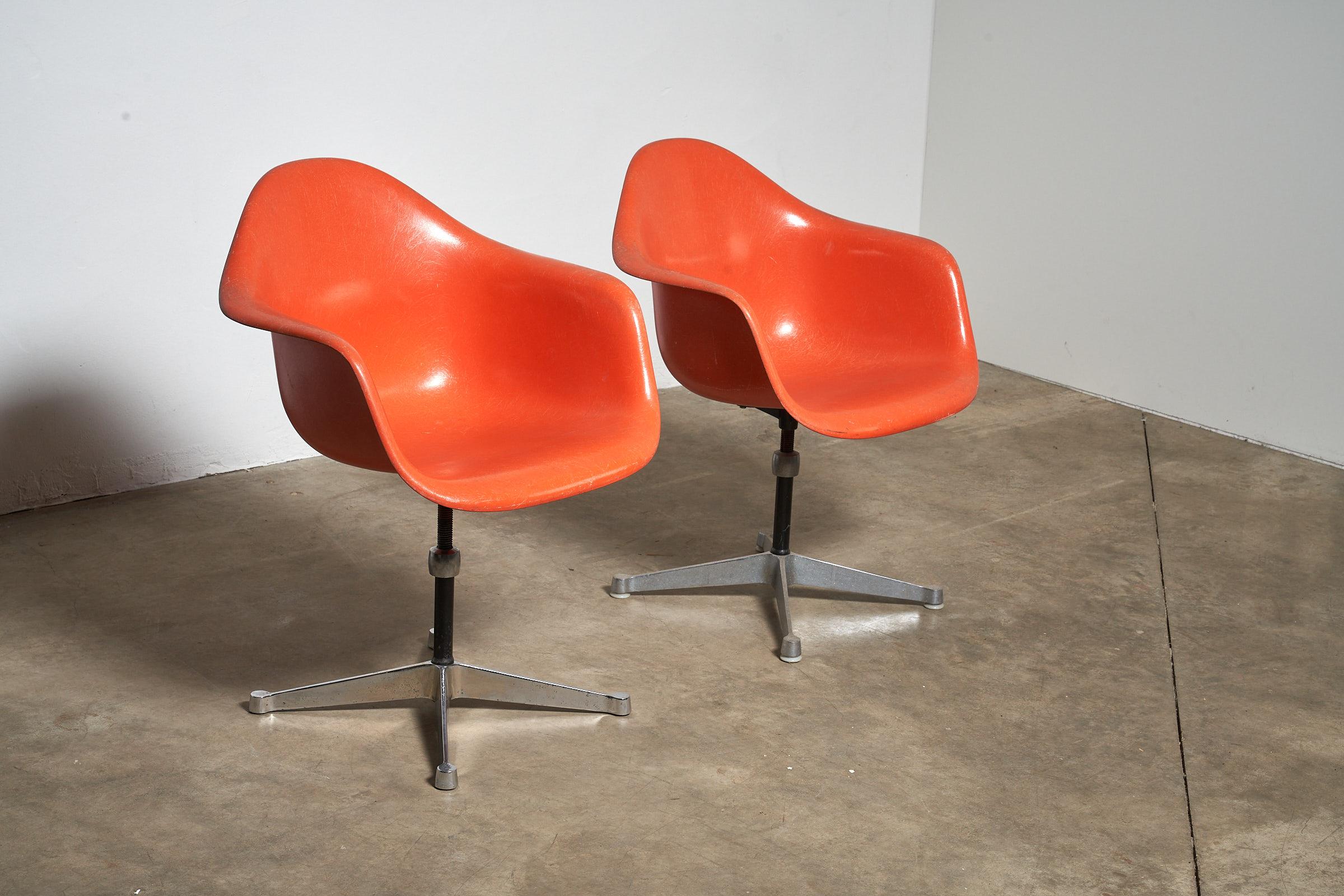 Mid-Century Charles Eames for Herman Miller Fiberglass Dining Chairs in Orange For Sale 8