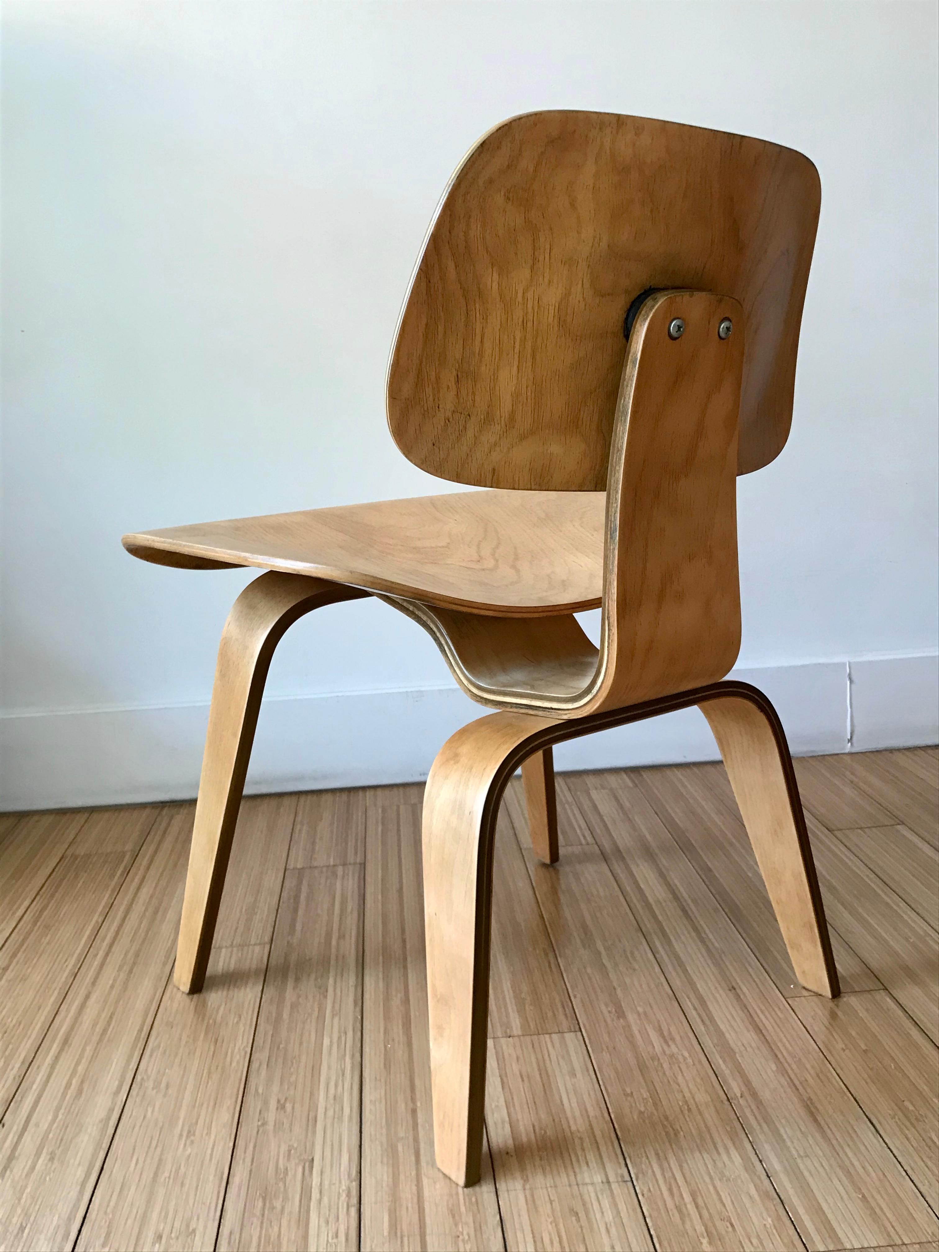 Esszimmerstühle aus Sperrholz Charles + Ray Eames im Angebot 5