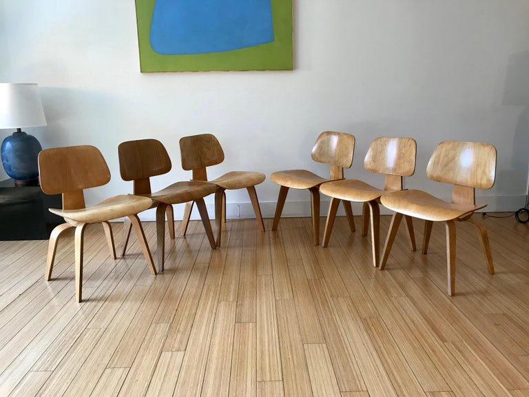 Mid-Century Modern Charles + Ray Eames Six DCW Chairs For Sale