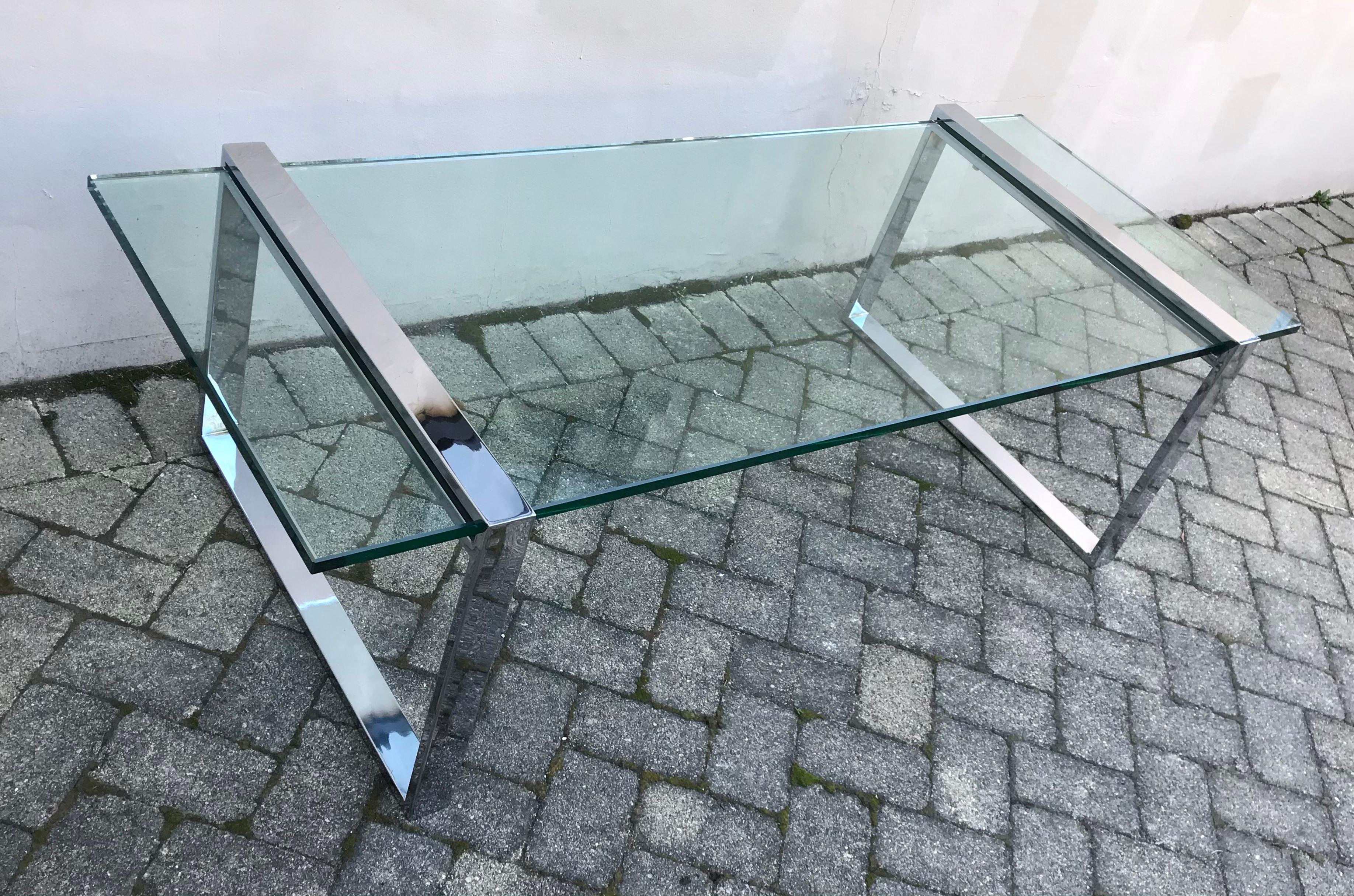 Mid-Century Modern Table basse Box Line de style Charles Hollis Jones mi-siècle chromée et verre en vente