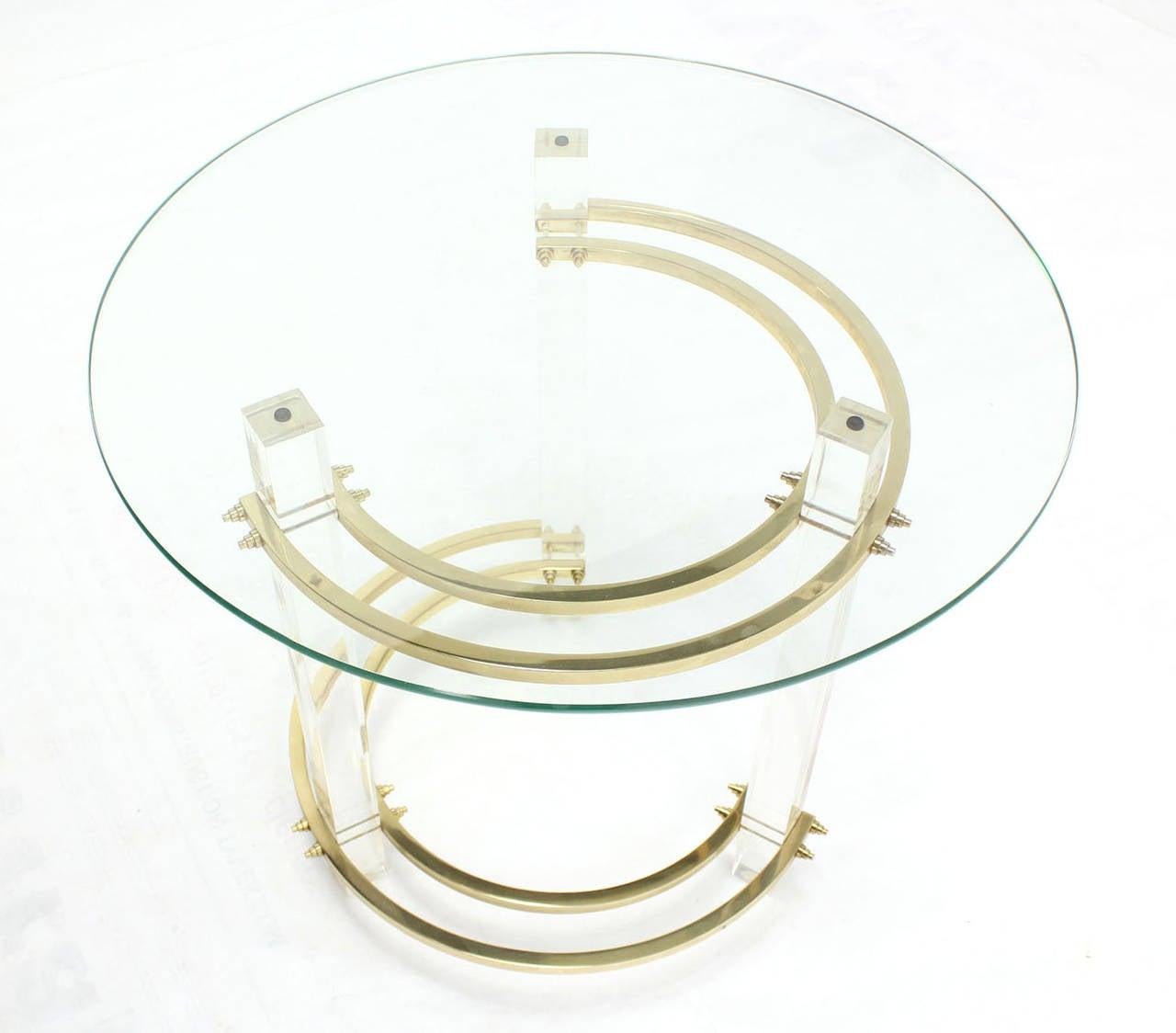 Mid Century Charles Hollis Jones Round Lucite Brass Side End Lamp Table Stand In Good Condition For Sale In Rockaway, NJ