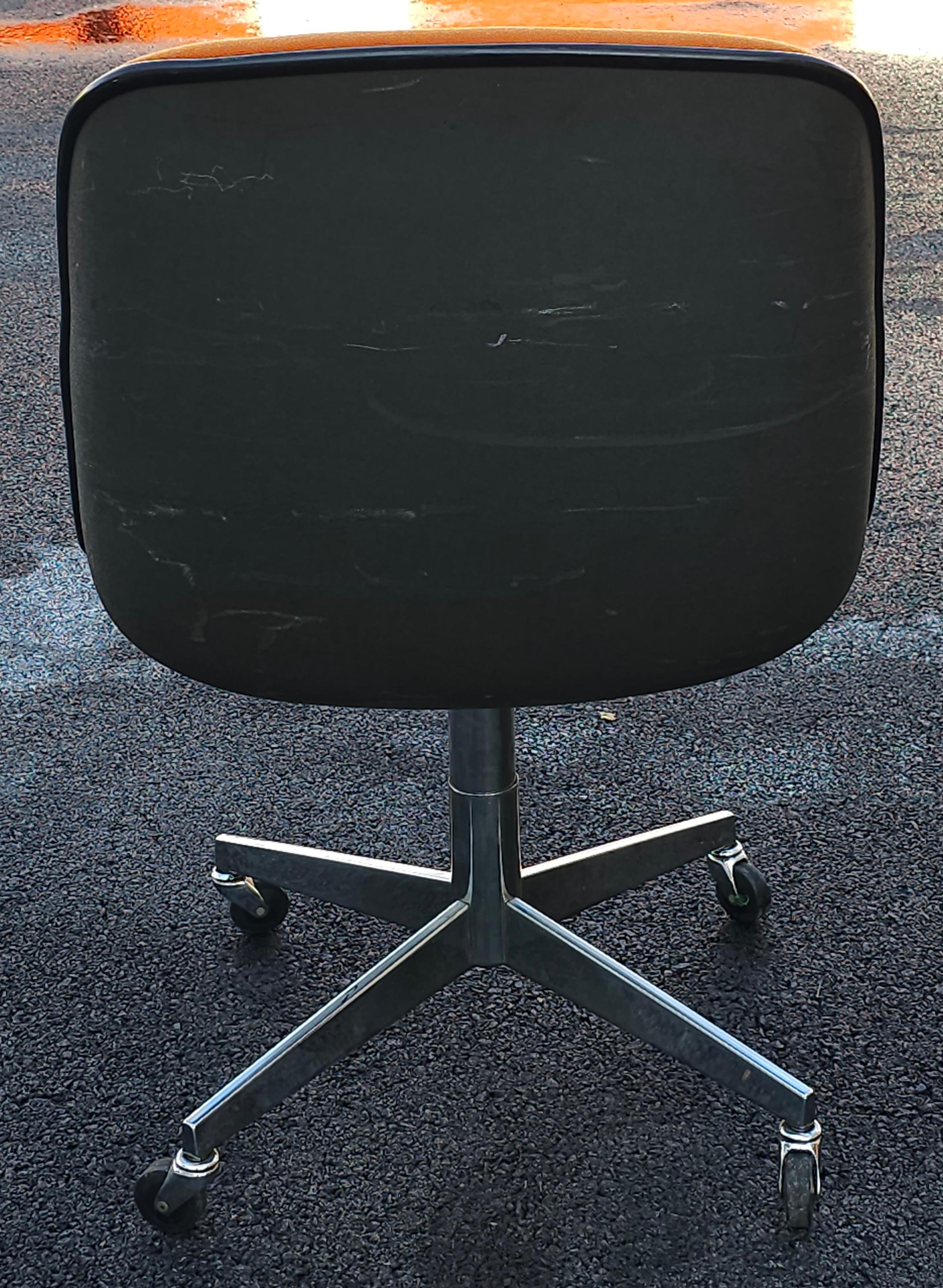 Mid Century Charles Pollock Style Steelcase Rolling Office Chair im Angebot 2