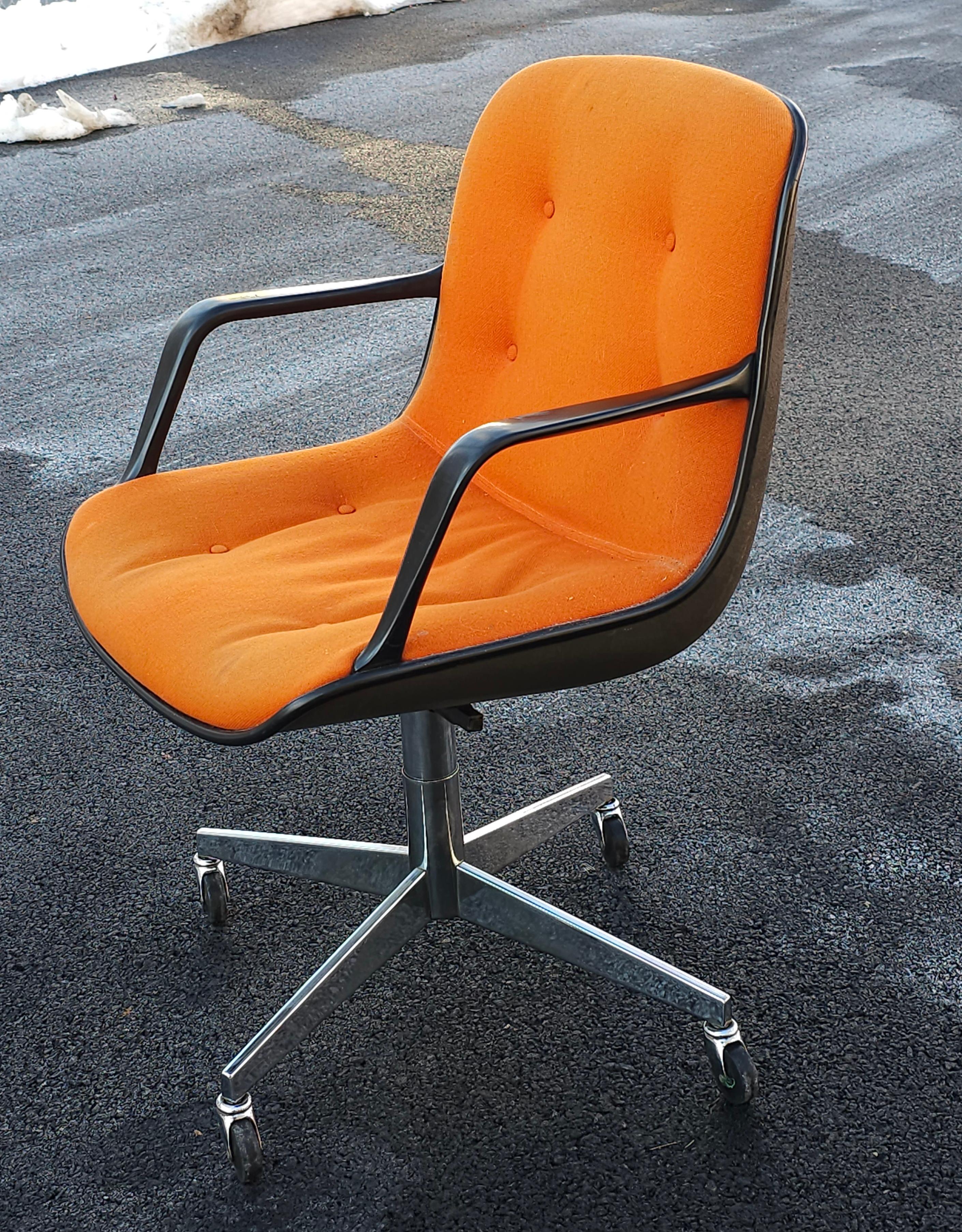 Mid Century Charles Pollock Style Steelcase Rolling Office Chair (Moderne der Mitte des Jahrhunderts) im Angebot