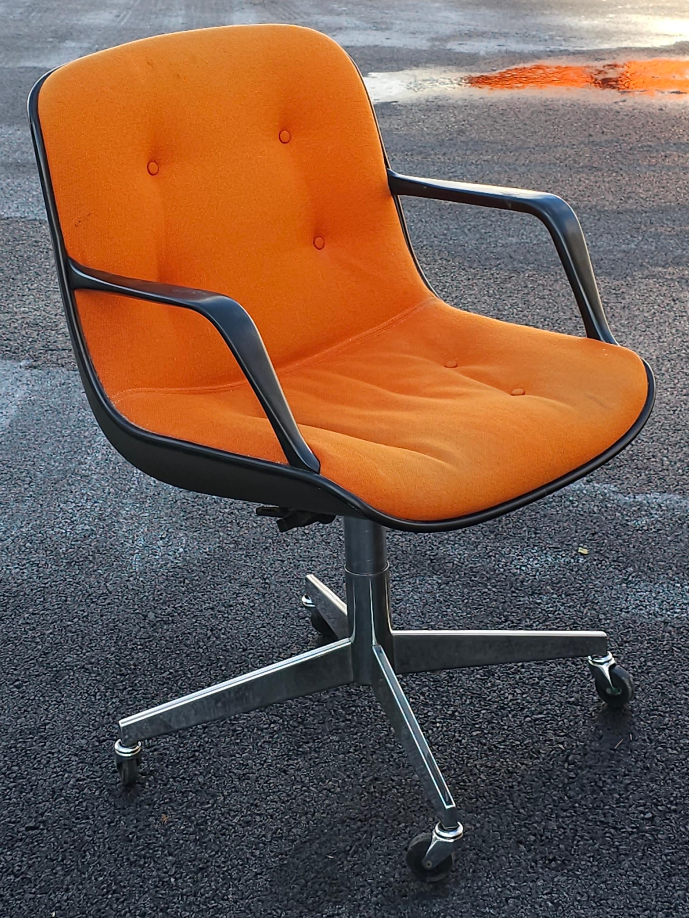 Mid Century Charles Pollock Style Steelcase Rolling Office Chair (amerikanisch) im Angebot