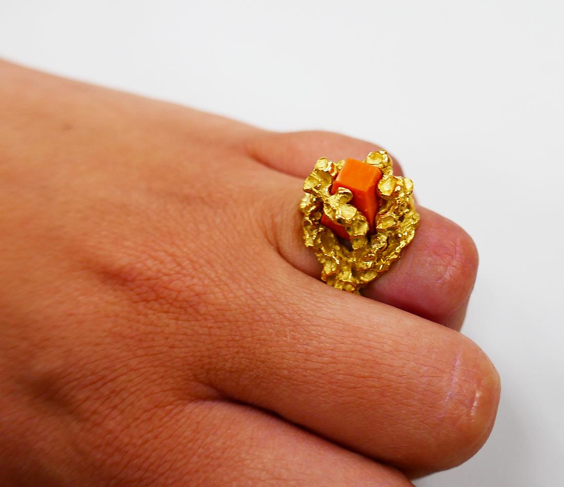 Cabochon Midcentury Chaumet Ring 18k Gold Coral Jade French Vintage Modernist For Sale