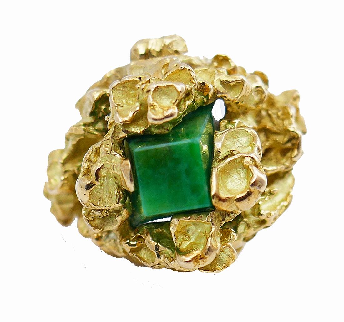 Bague Chaumet en or 18 carats, corail et jade, de style moderniste français du milieu du siècle dernier en vente 2