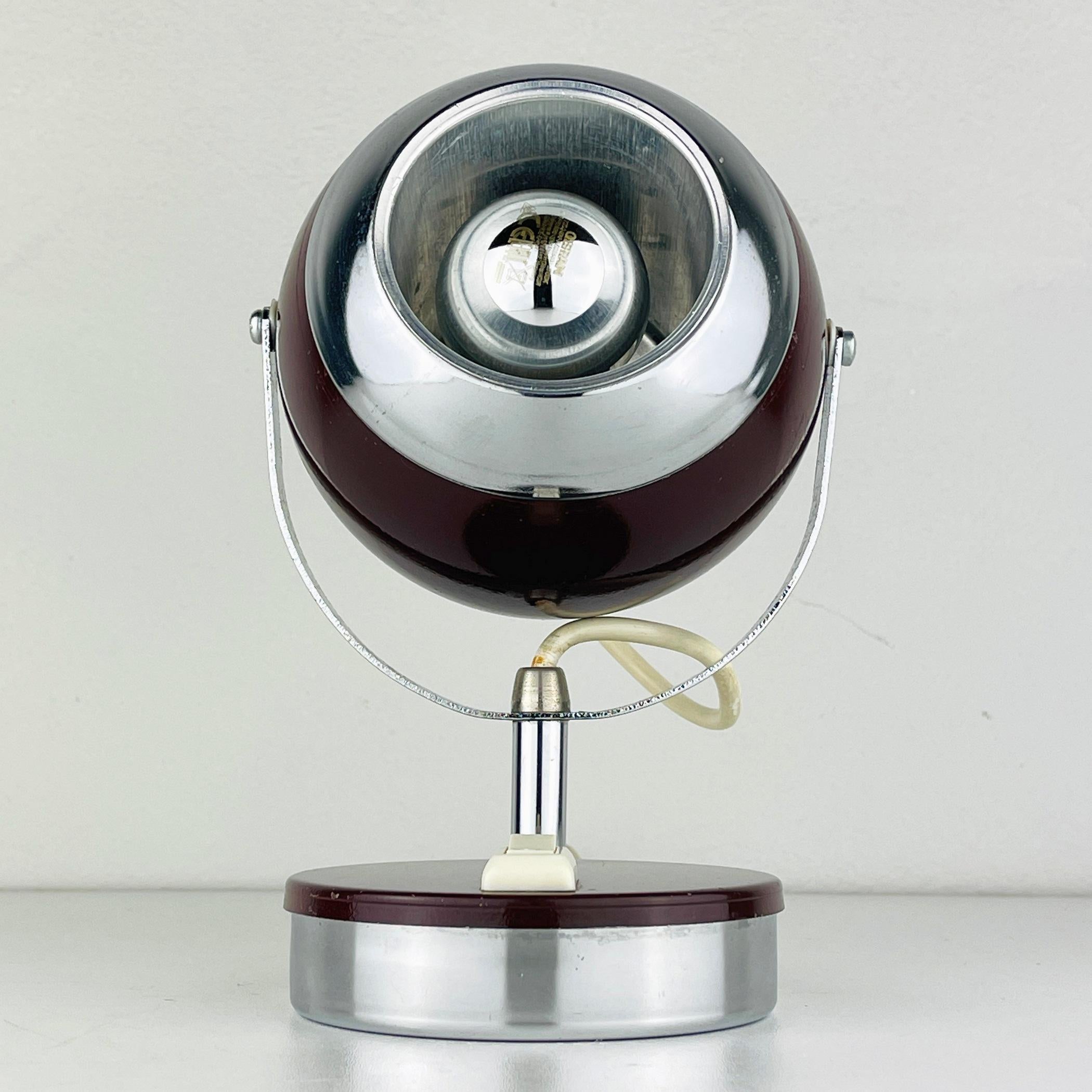 Mid-Century Modern Lampe de bureau en cerisier du milieu du siècle Eyeball Italy 60s en vente