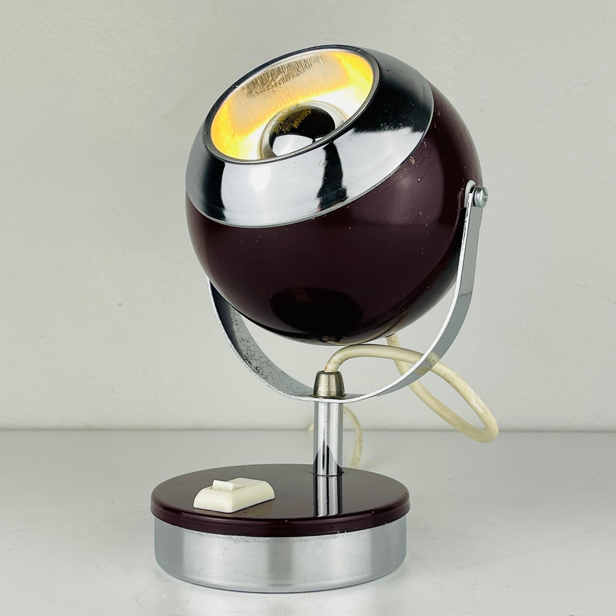 italien Lampe de bureau en cerisier du milieu du siècle Eyeball Italy 60s en vente