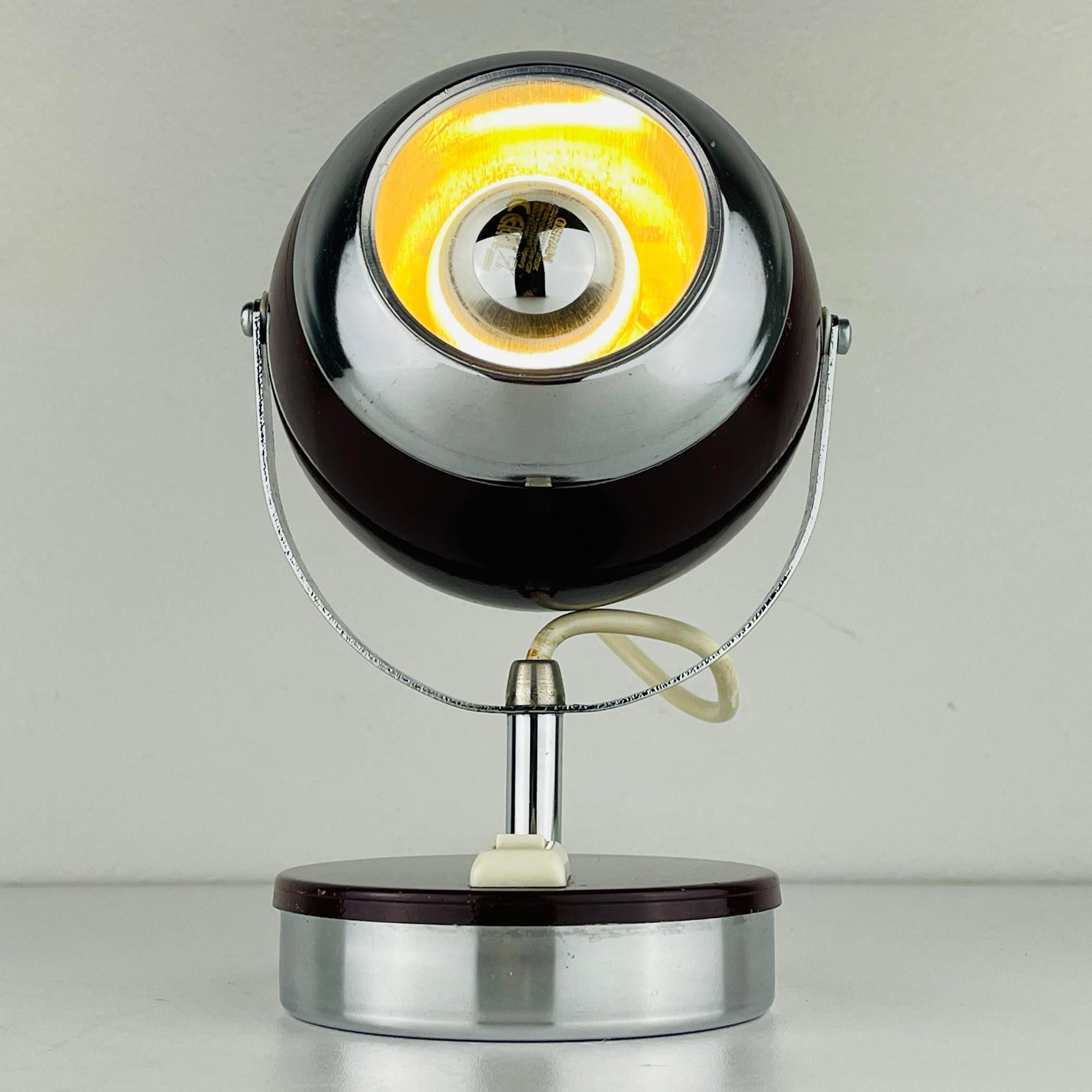 Lampe de bureau en cerisier du milieu du siècle Eyeball Italy 60s Bon état - En vente à Miklavž Pri Taboru, SI