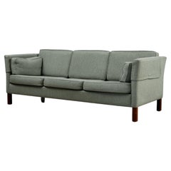 Dreisitzer-Sofa aus Kirschbaumholz aus der Jahrhundertmitte