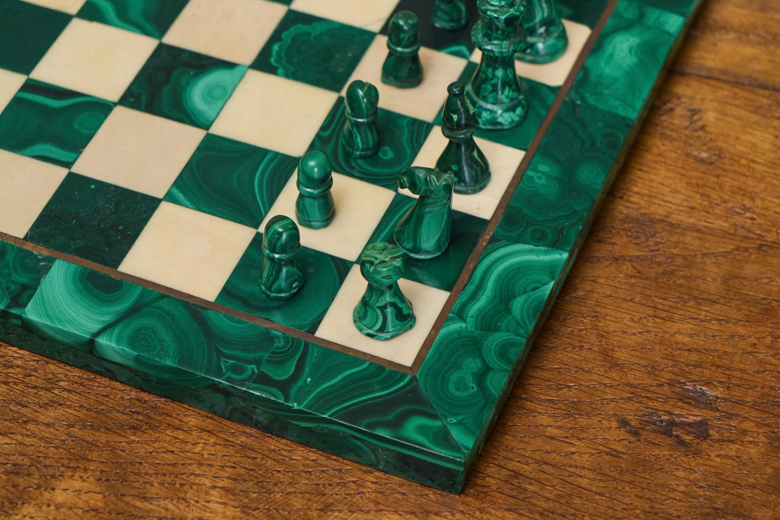 Mid Century Chess Set in Malachite and Brass 1960s For Sale 4