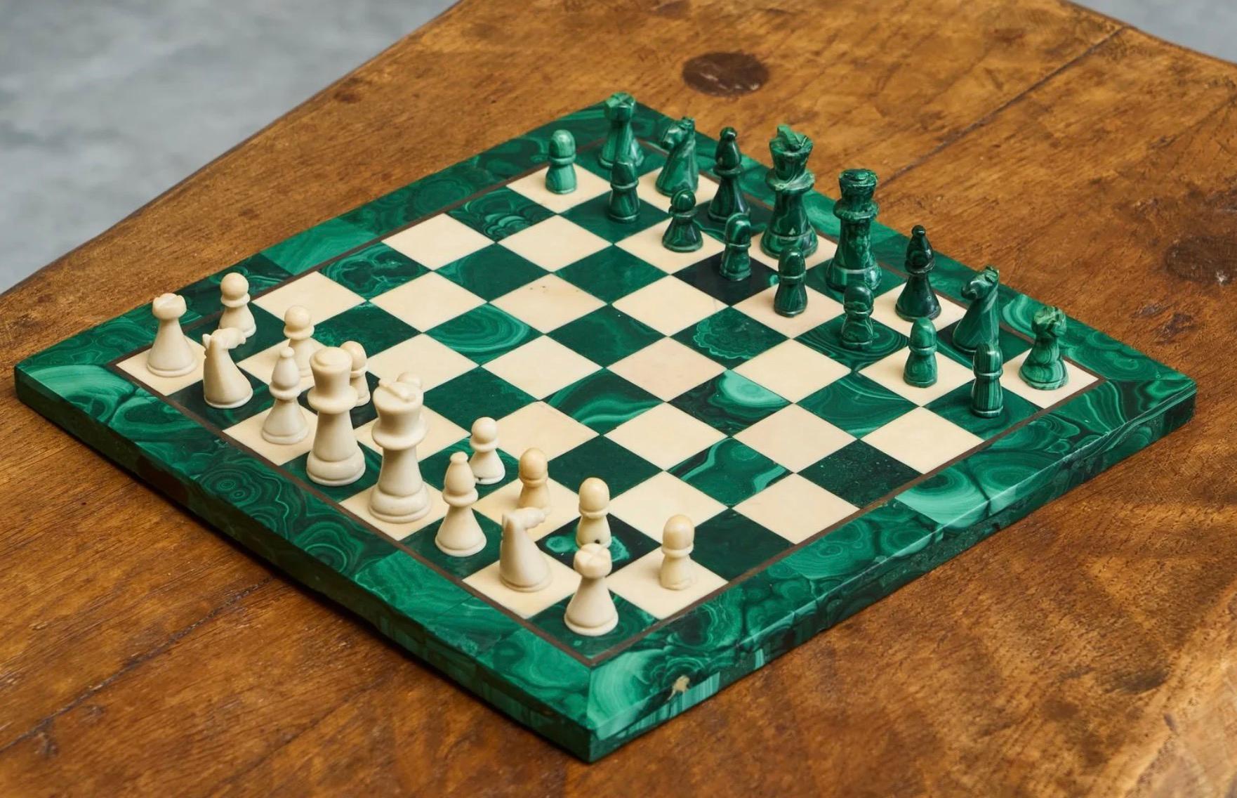 Mid-Century Modern Mid Century Chess Set in Malachite and Brass 1960s For Sale