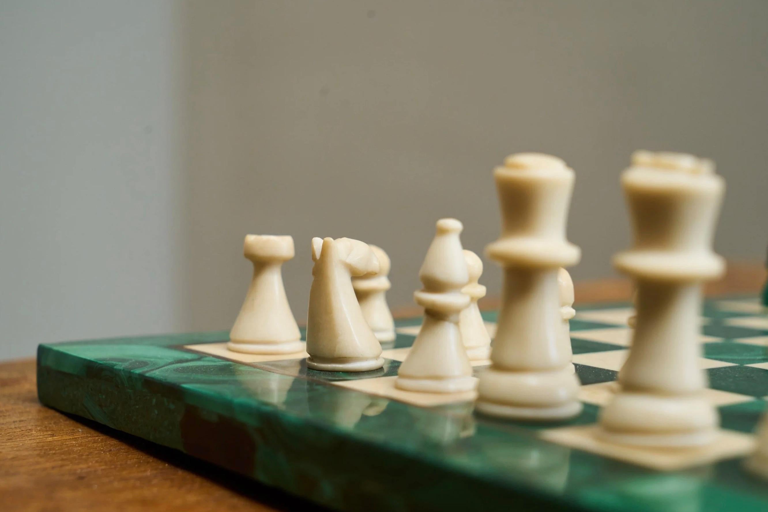 Mid Century Chess Set in Malachite and Brass 1960s For Sale 1