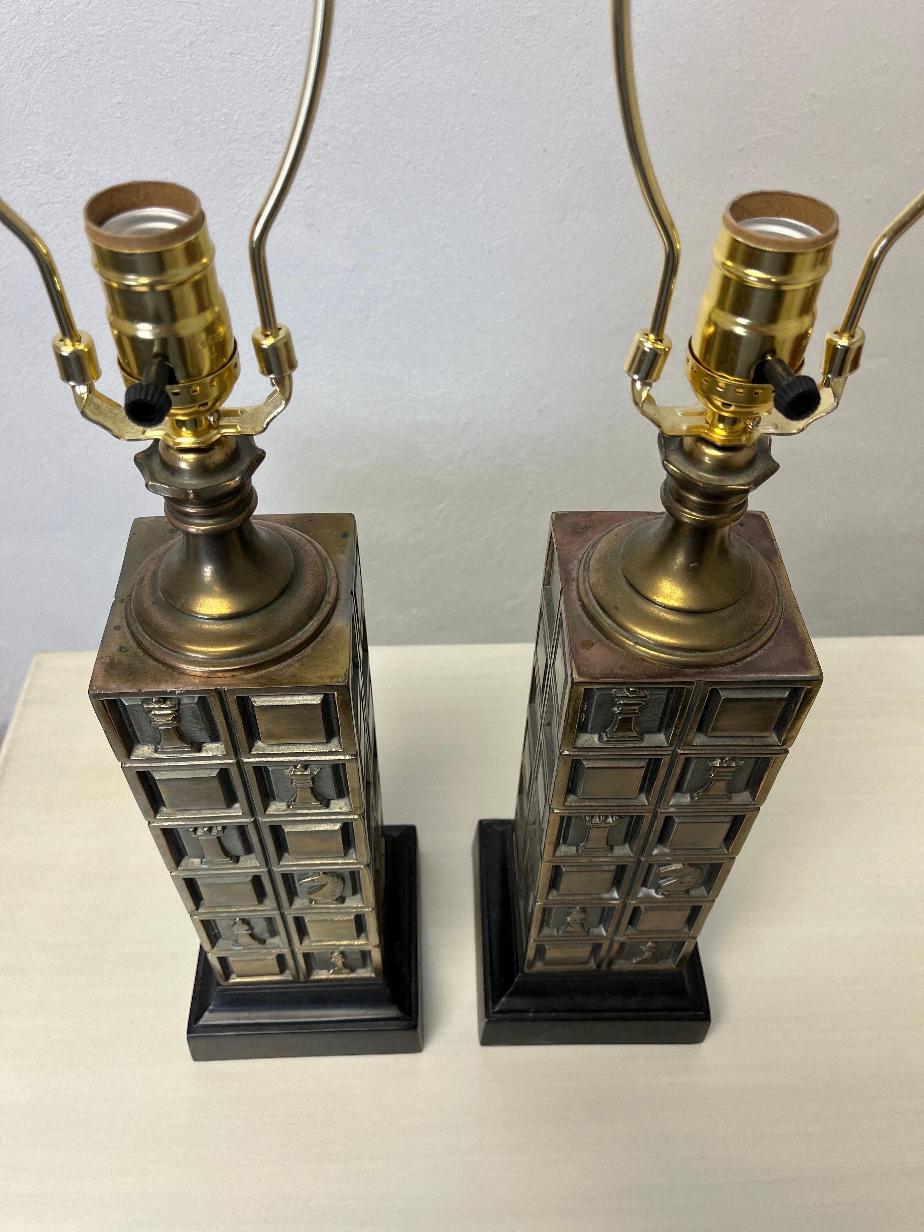 Lampes de table d'échecs de Laurel Lamp Company, années 1960 en vente 3