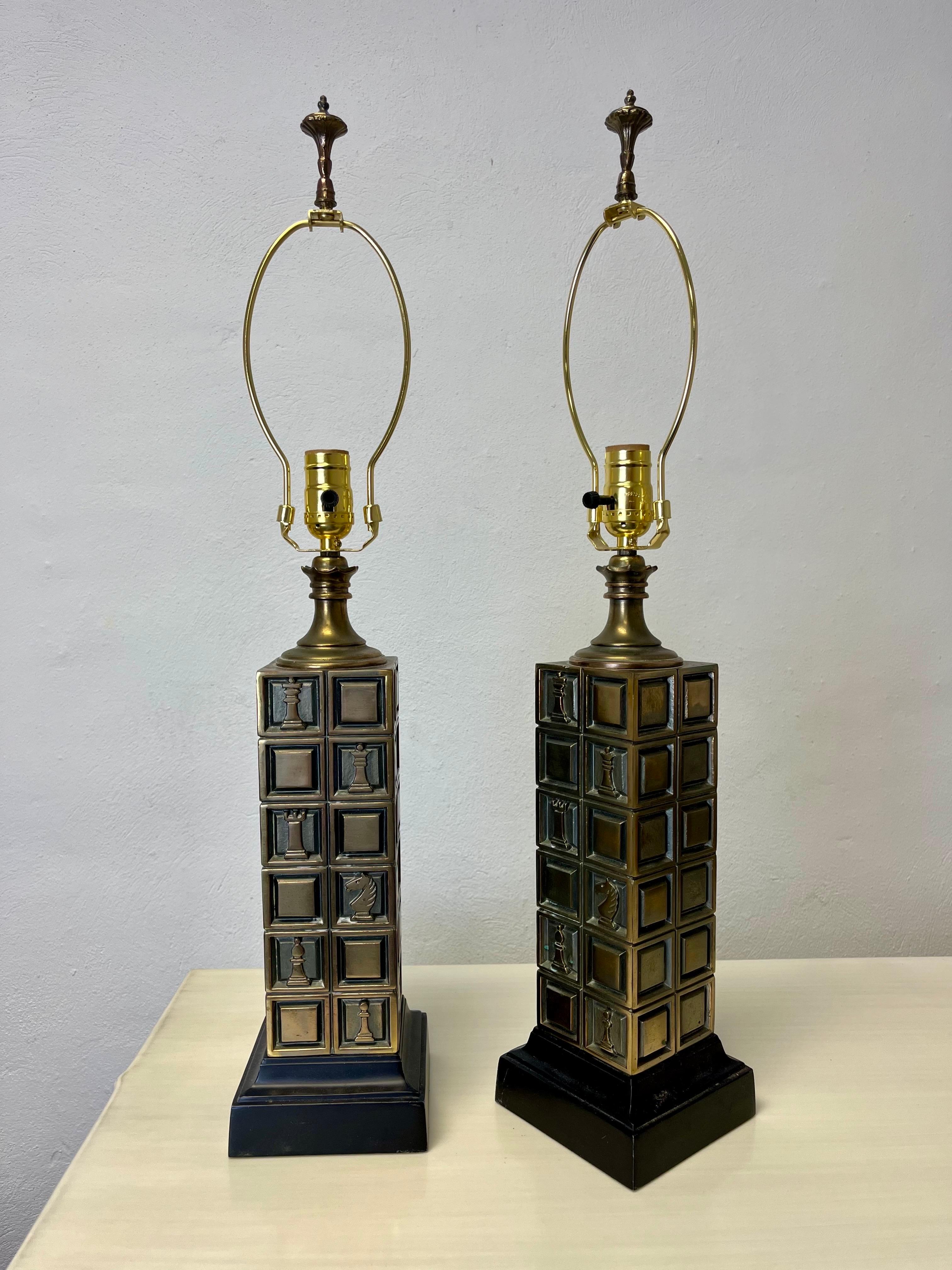 Lampes de table d'échecs de Laurel Lamp Company, années 1960 Bon état - En vente à W Allenhurst, NJ