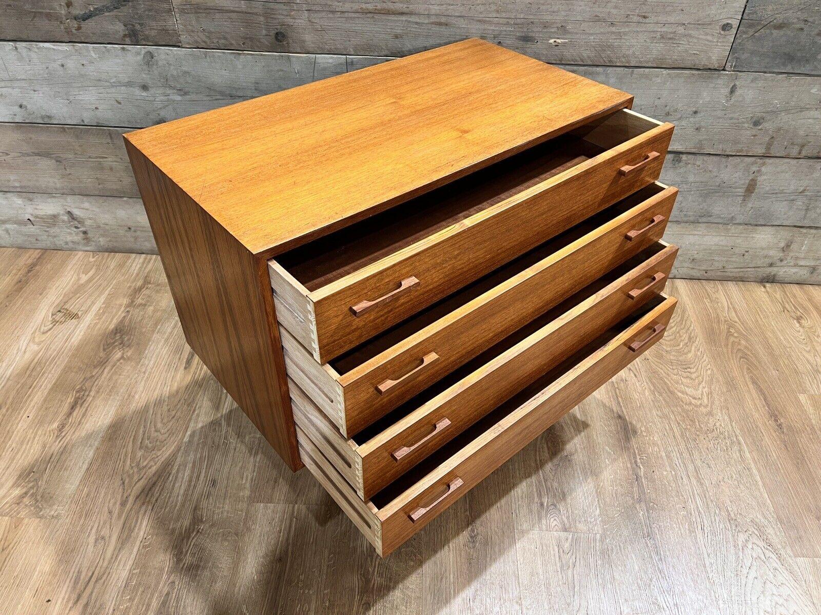 Cajonera Mid Century Danish Furniture by Kia Kristiansen Años 60 en Bueno estado para la venta en Potters Bar, GB