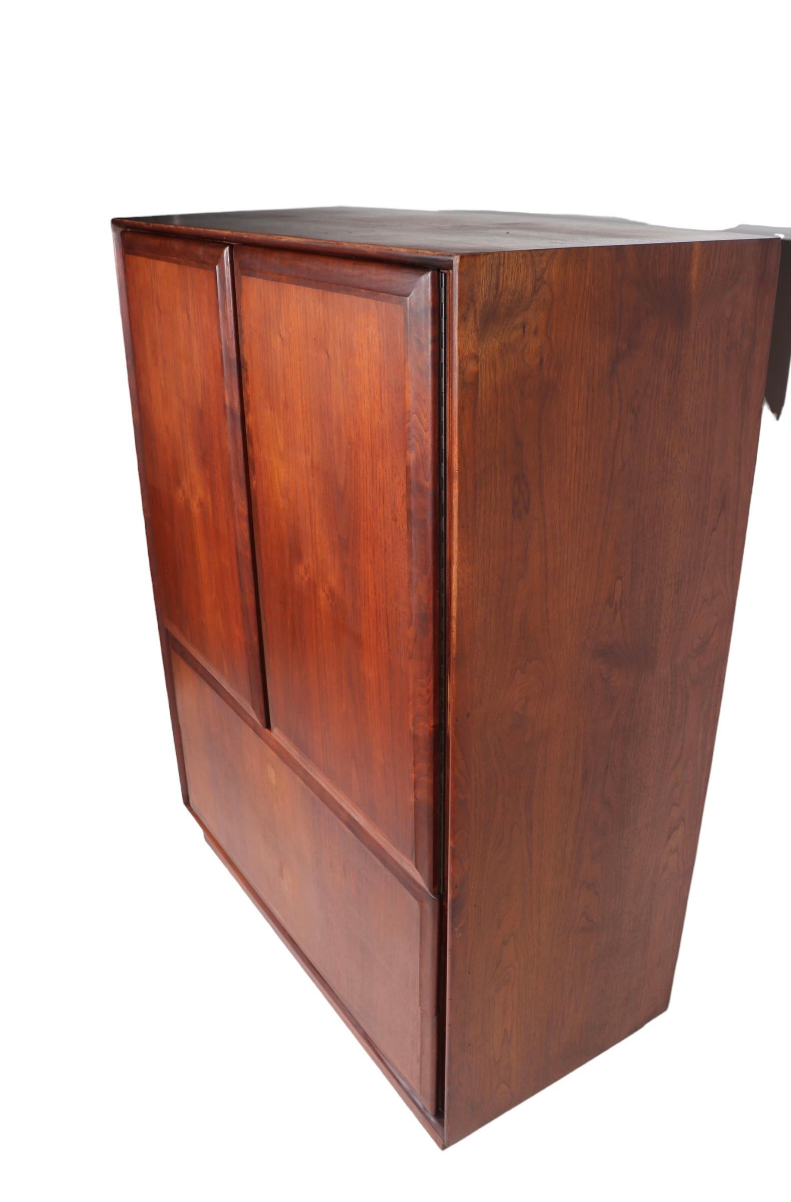 Mid Century Chest Dresser Chifferobe by Dillingham att. to Baughman c 1960/1970s For Sale 4