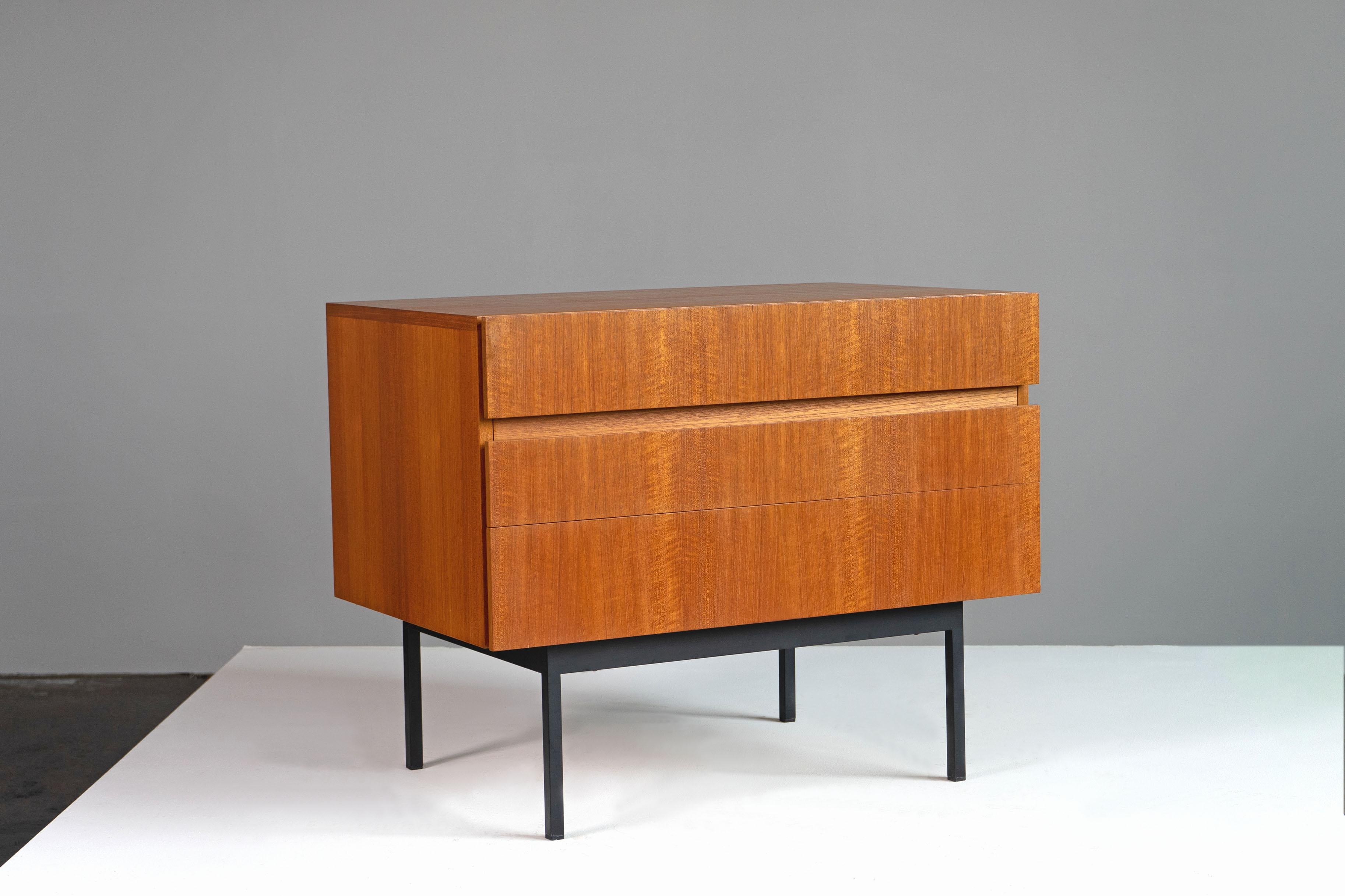 Mid-Century Chest of Drawers by Dieter Waeckerlin for Behr, Teak, 1960s In Good Condition For Sale In Rosendahl, DE