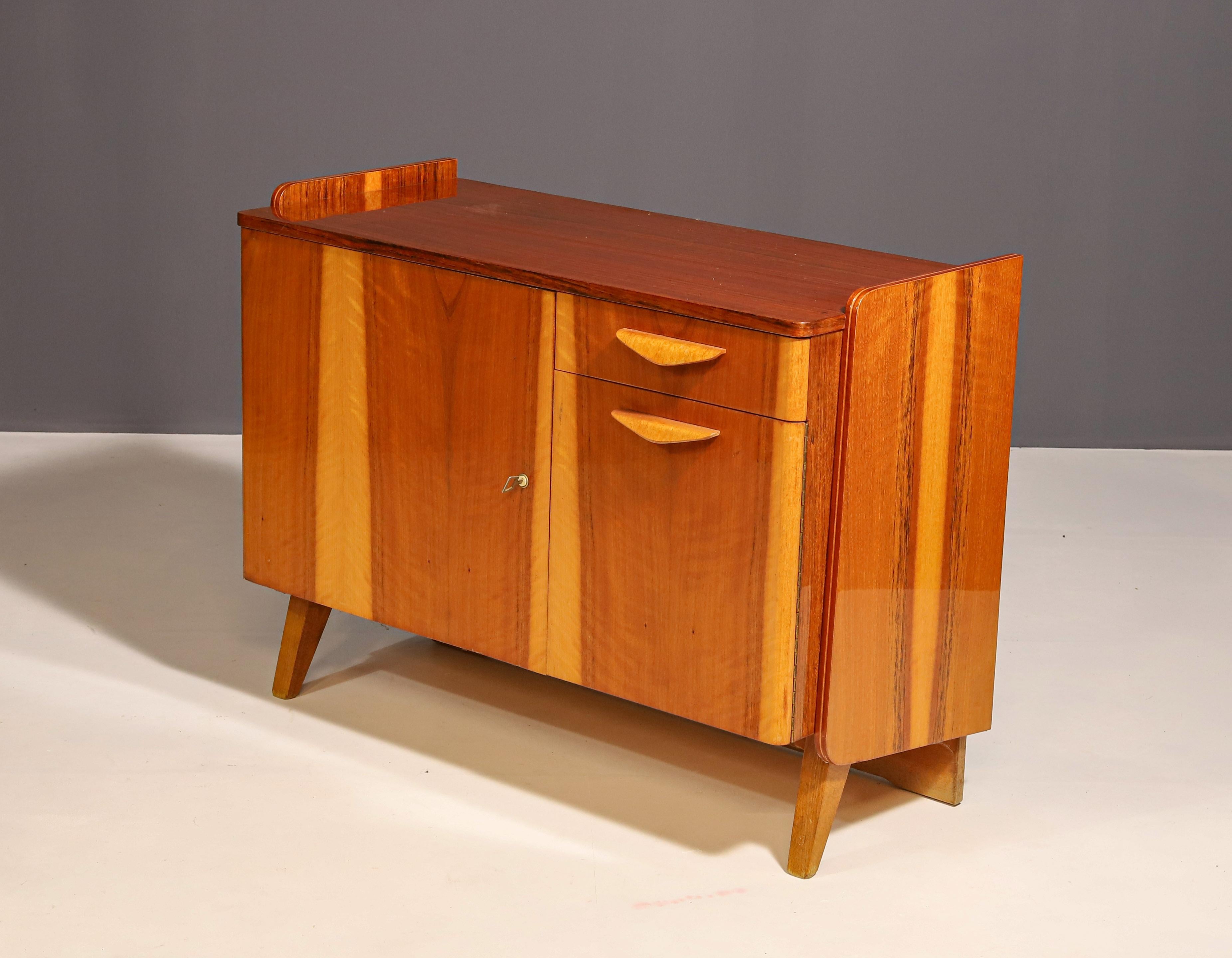 Mid-Century moderno Cassettiera di metà secolo di František Jirák, 1970, Cecoslovacchia in vendita