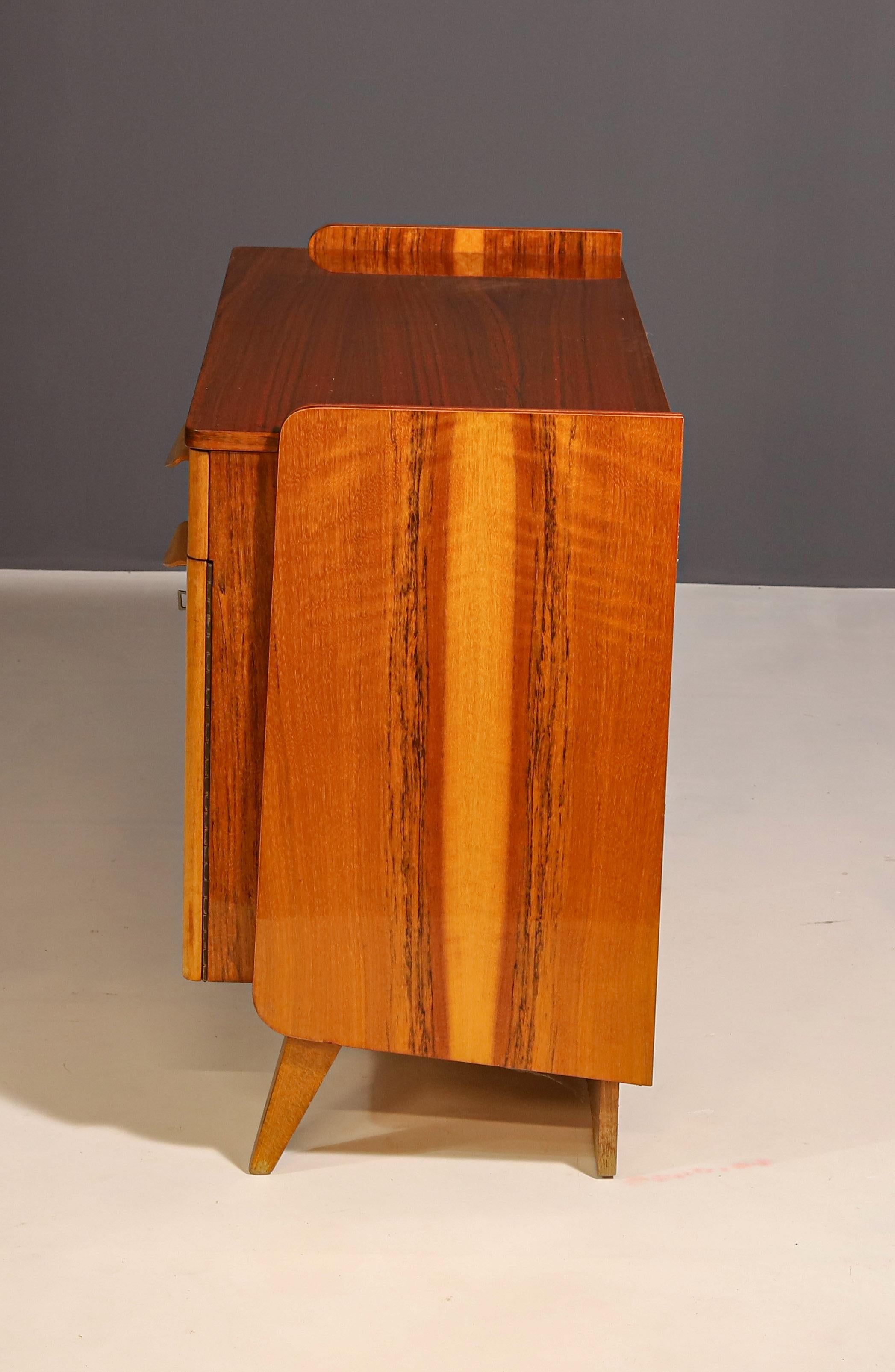 Impiallacciato Cassettiera di metà secolo di František Jirák, 1970, Cecoslovacchia in vendita