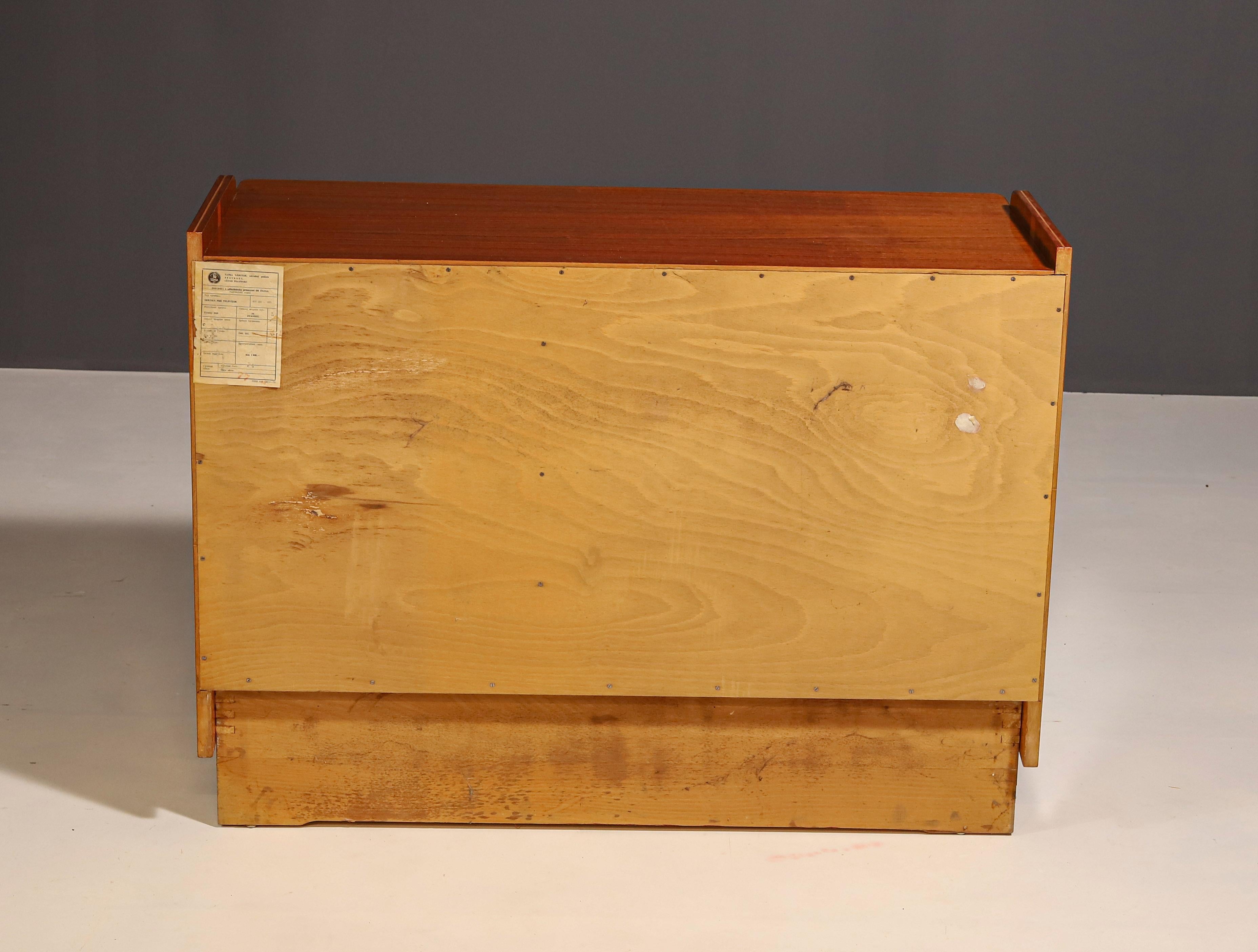 Cassettiera di metà secolo di František Jirák, 1970, Cecoslovacchia In condizioni buone in vendita a Prague 8, CZ