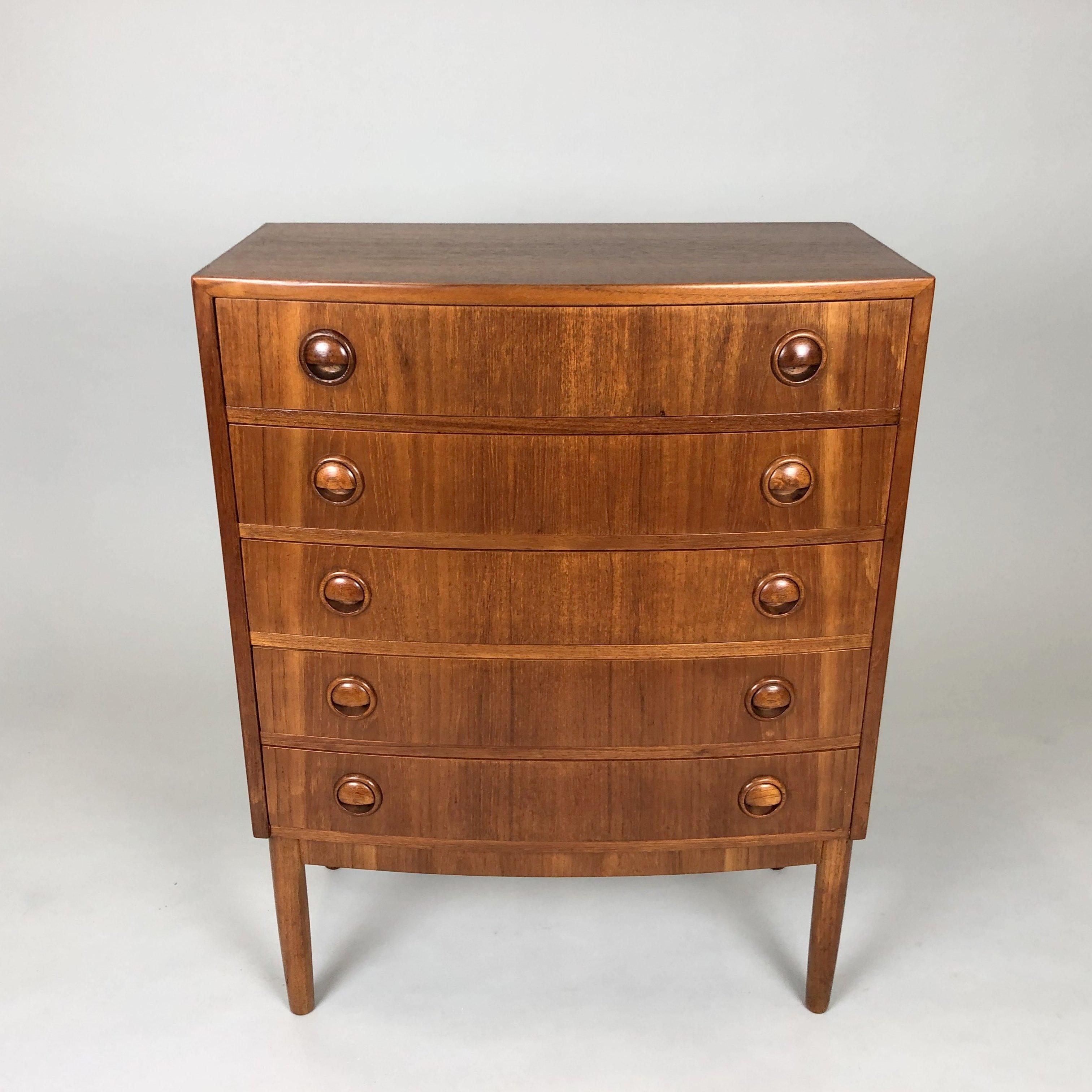 Refurbished chest of 5 drawers, designed in Denmark in the 1960s.