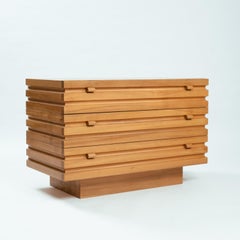 Cassettiera di metà secolo della Maison Regain, in legno di olmo scultoreo,  Francia anni '70